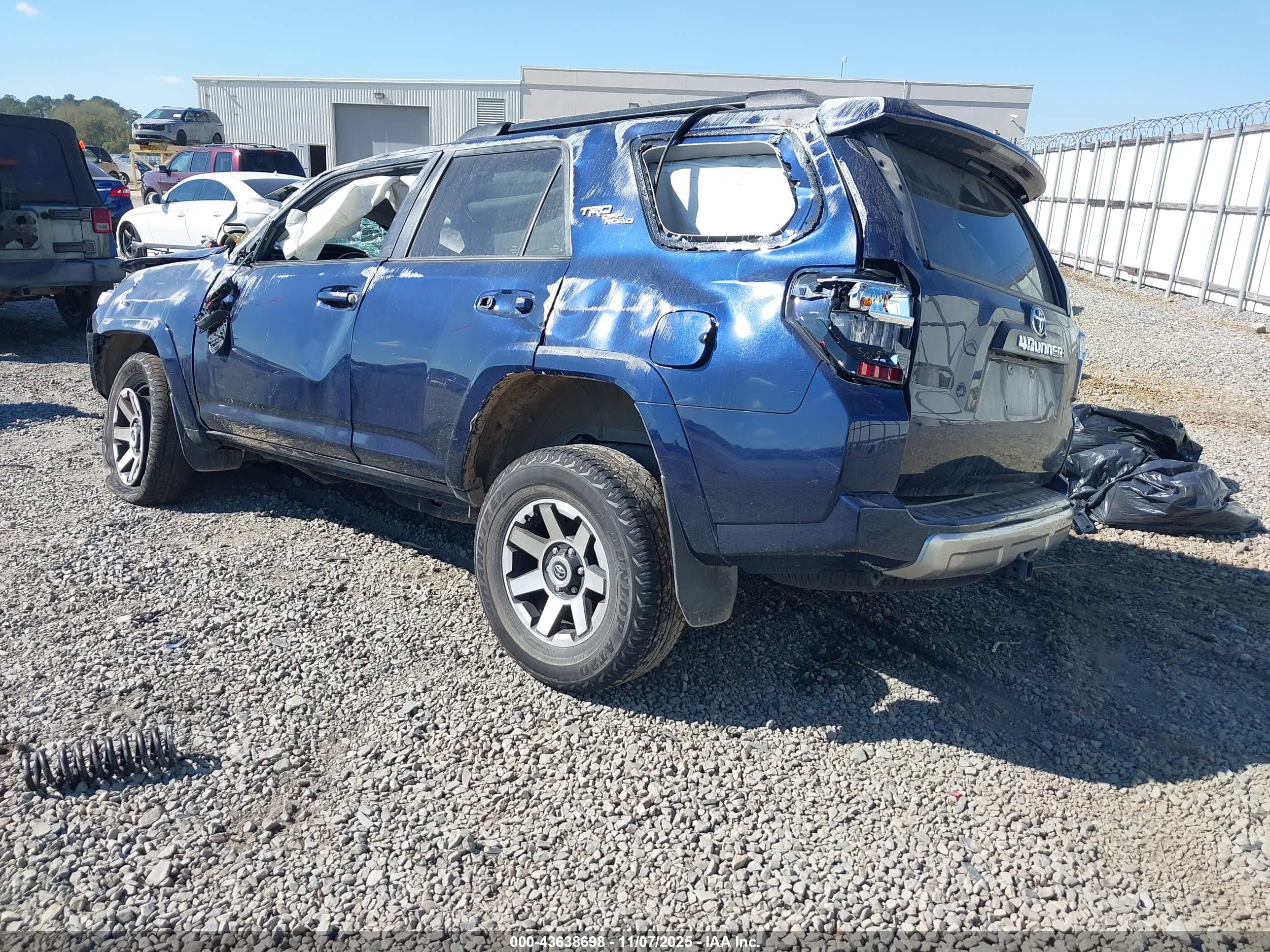 TOYOTA 4RUNNER image 3