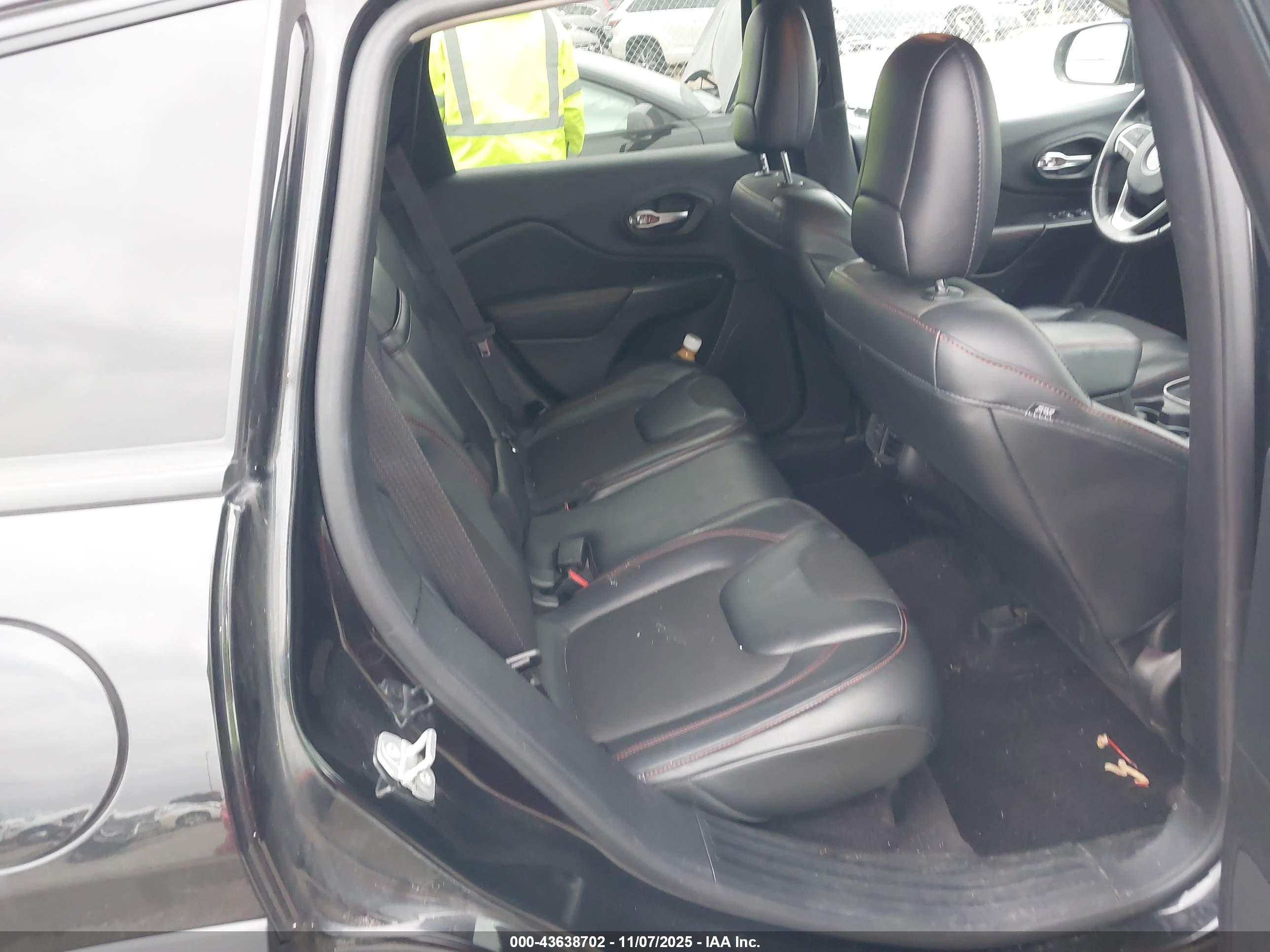 JEEP CHEROKEE image 8
