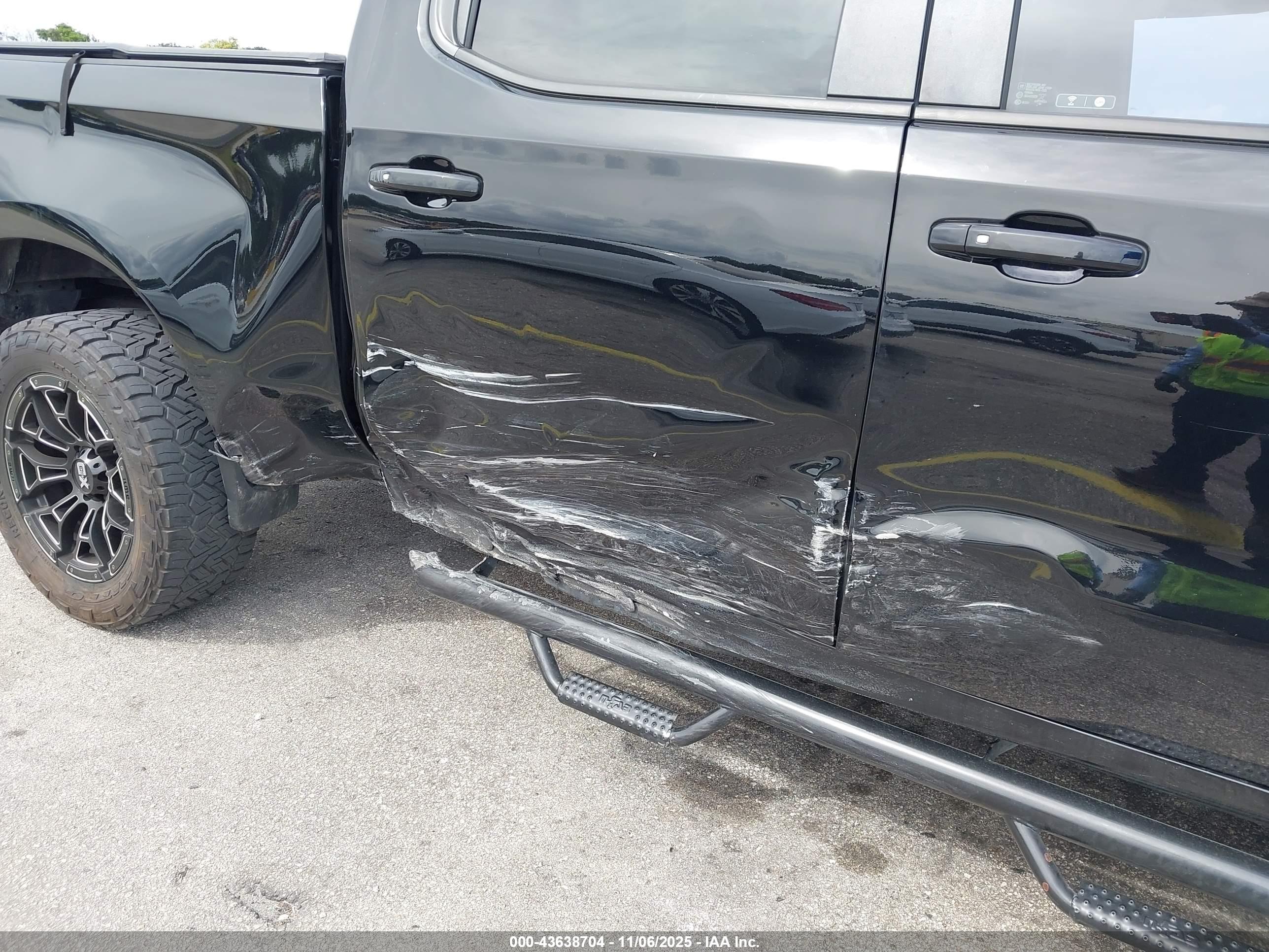 CHEVROLET SILVERADO image 6