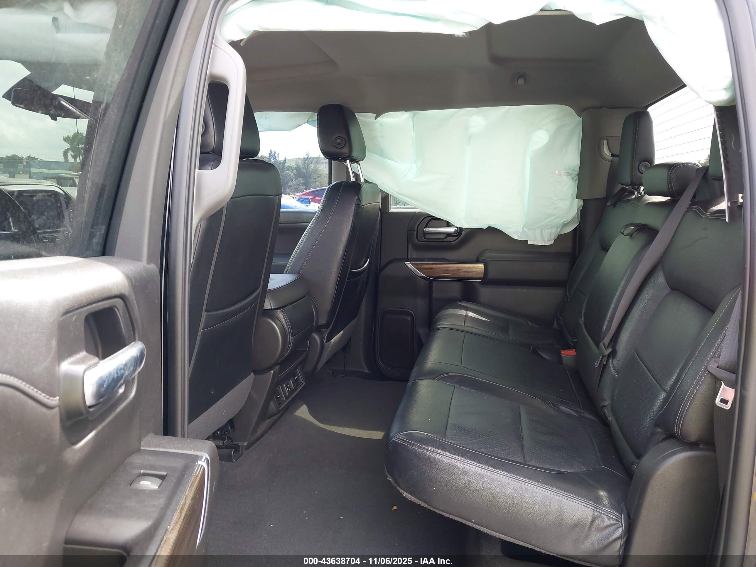 CHEVROLET SILVERADO image 8