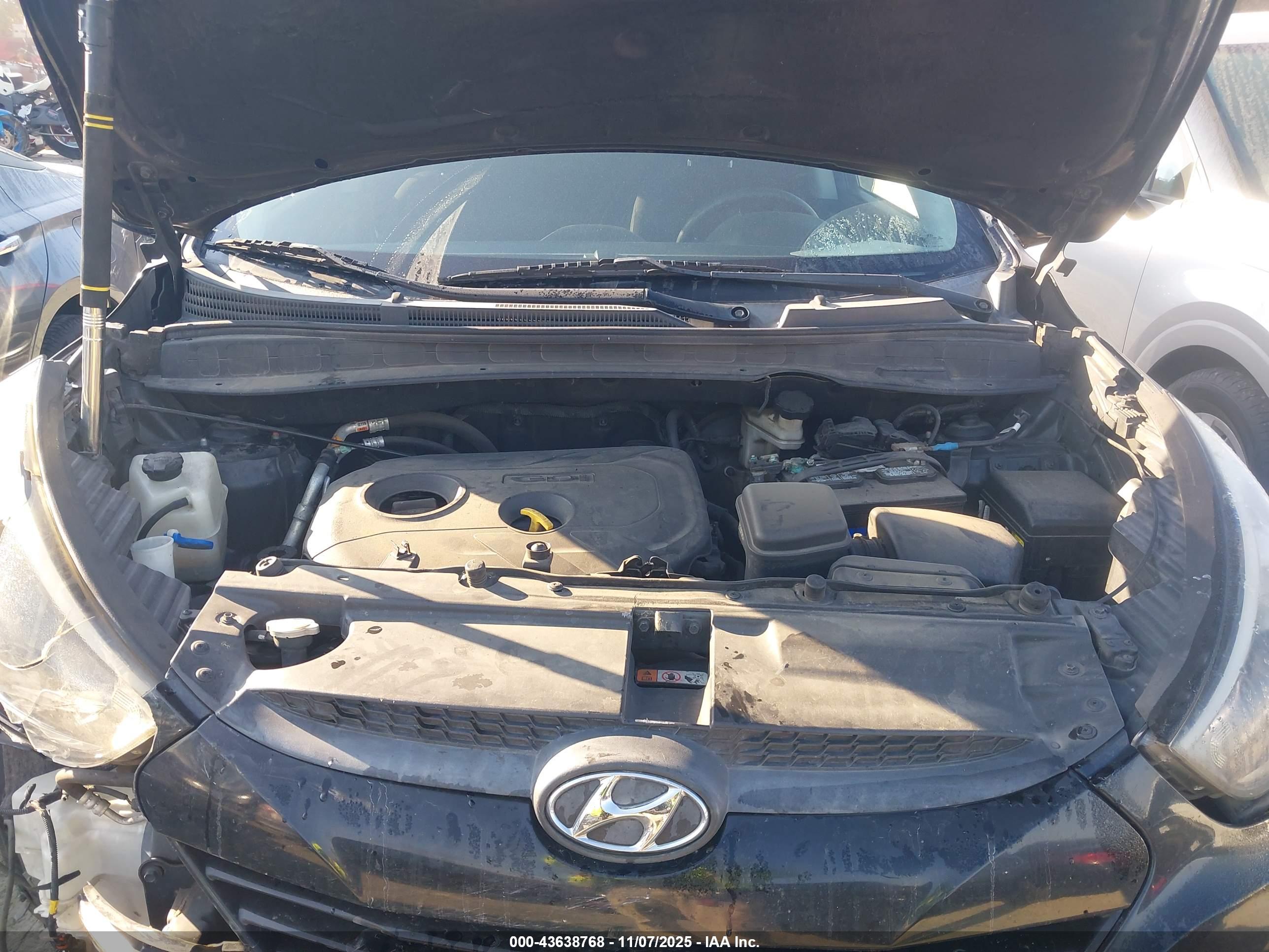 HYUNDAI TUCSON image 10
