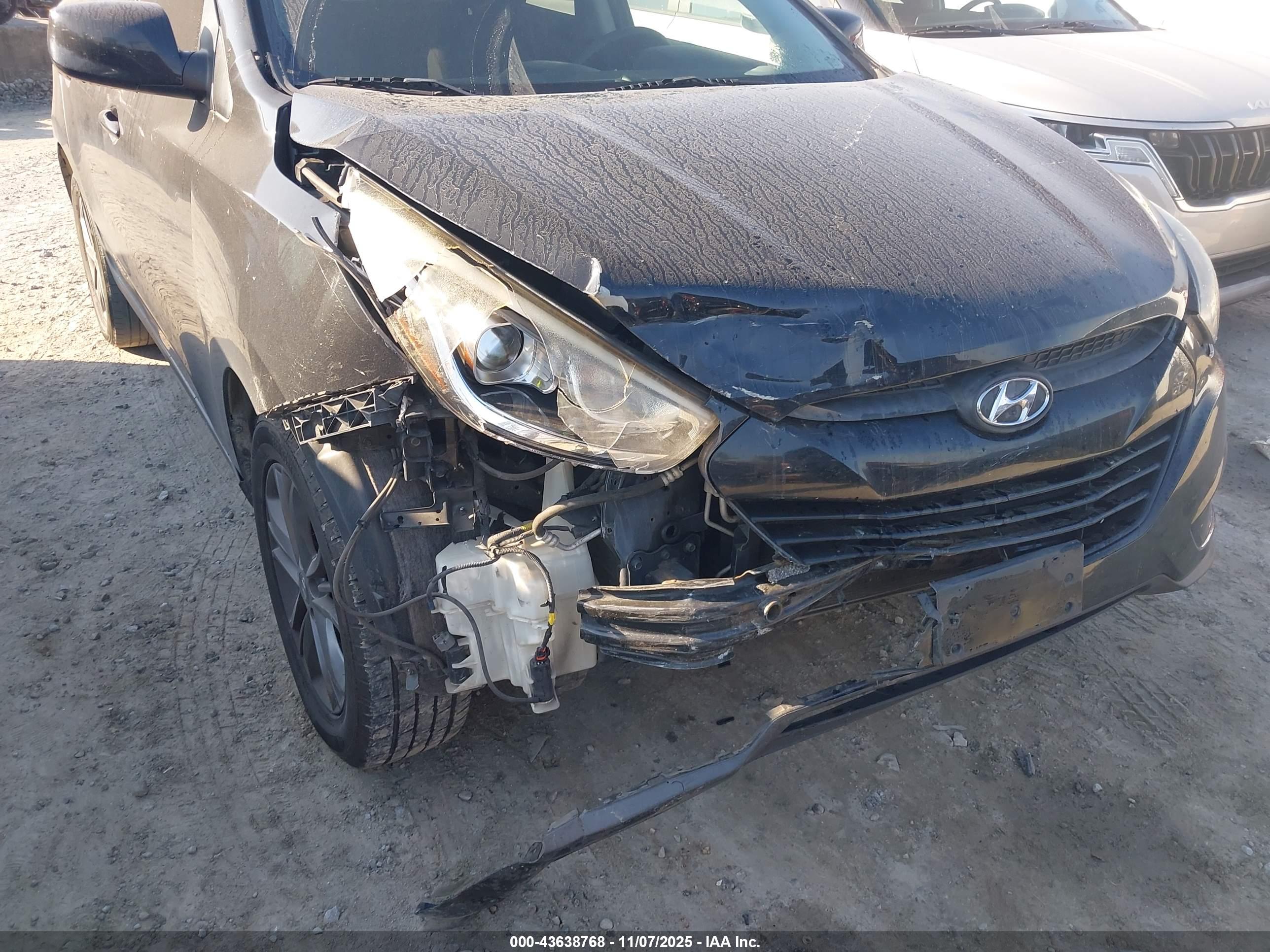 HYUNDAI TUCSON image 6