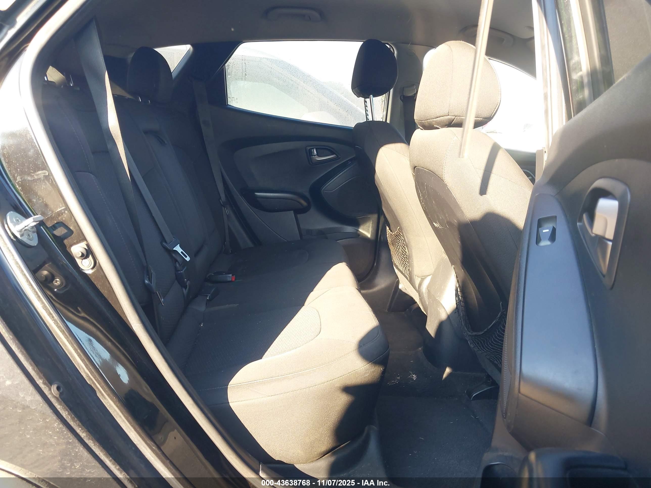 HYUNDAI TUCSON image 8