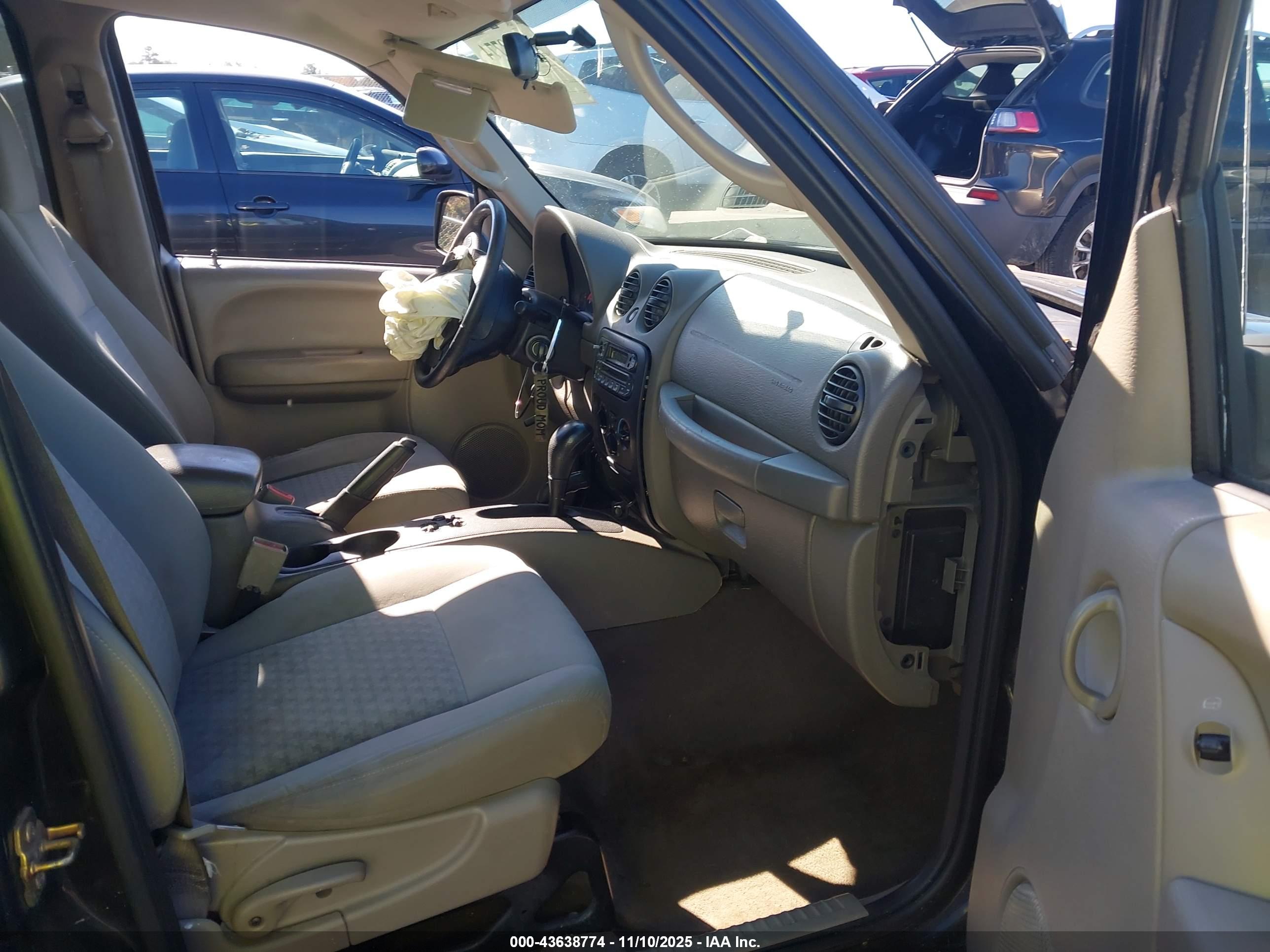 JEEP LIBERTY image 5