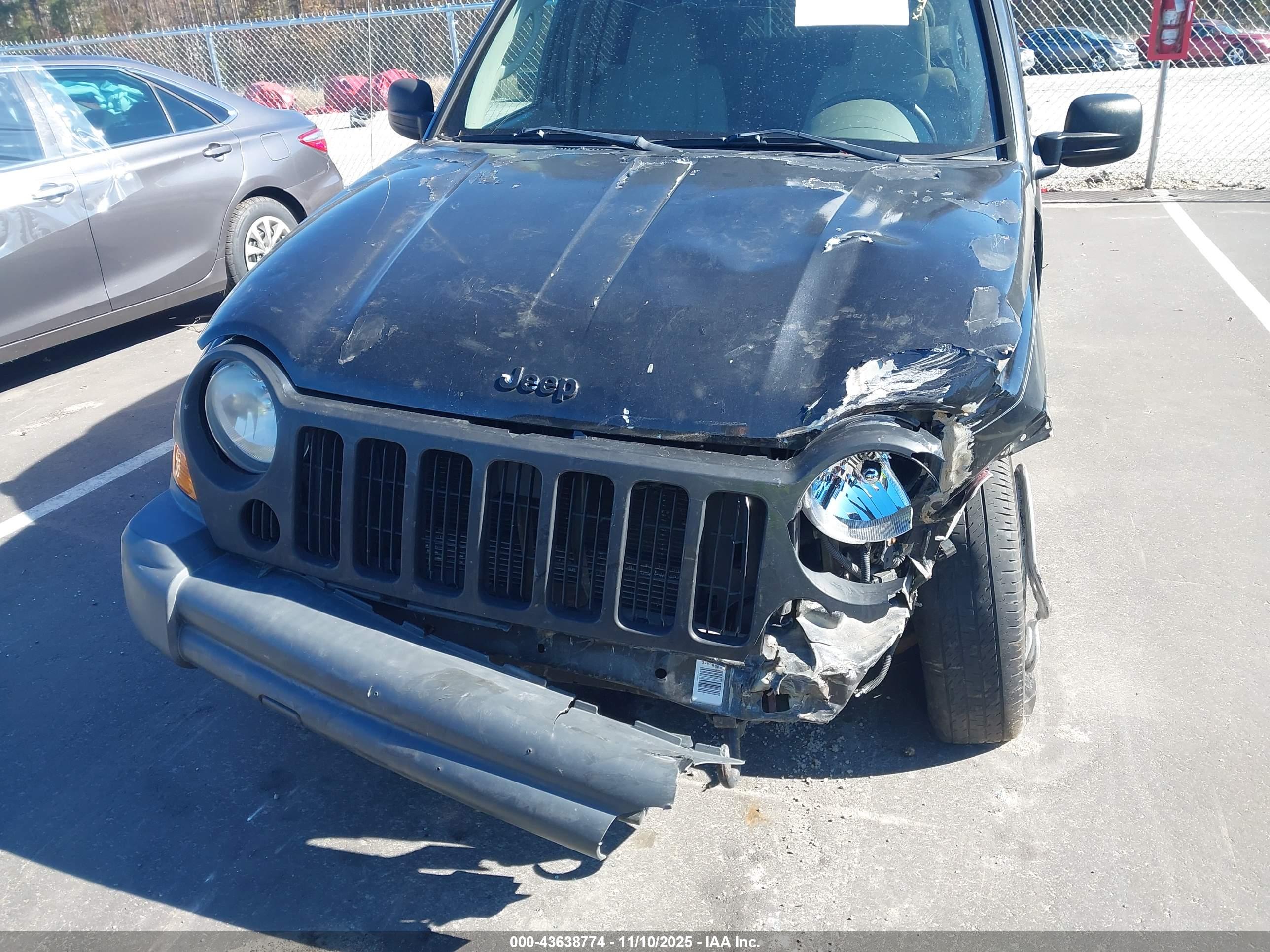 JEEP LIBERTY image 6