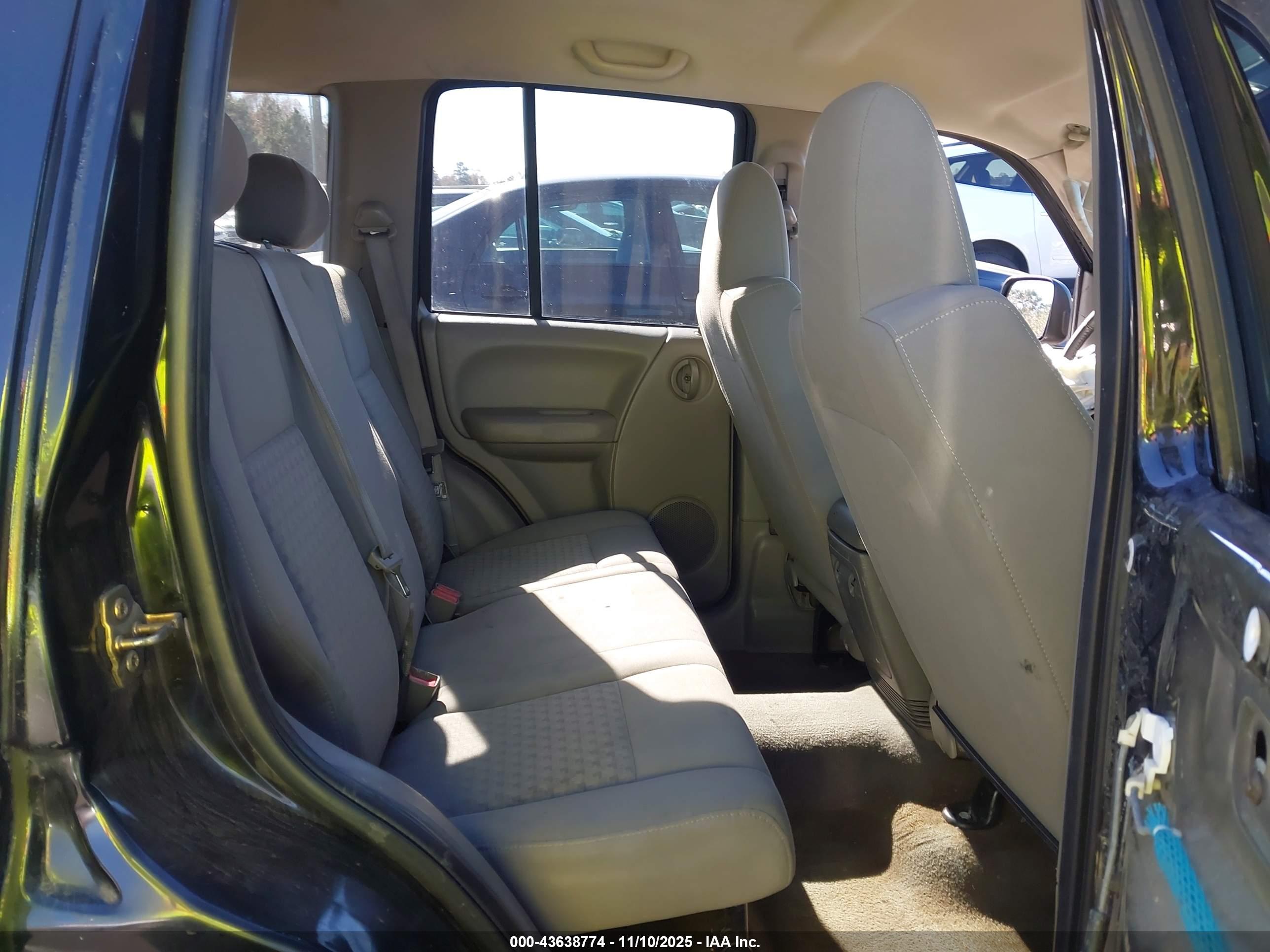 JEEP LIBERTY image 8