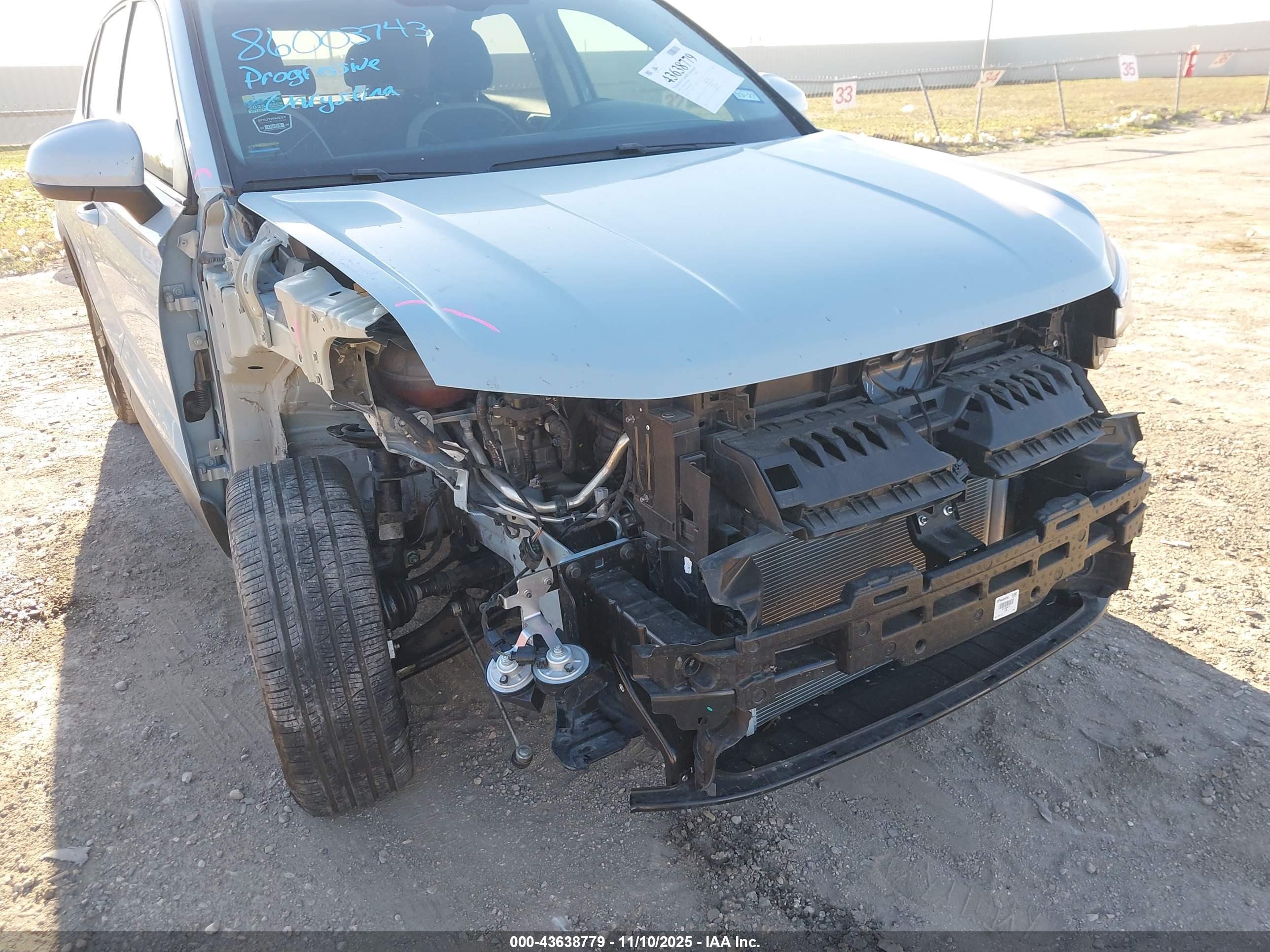 VOLKSWAGEN TAOS image 6
