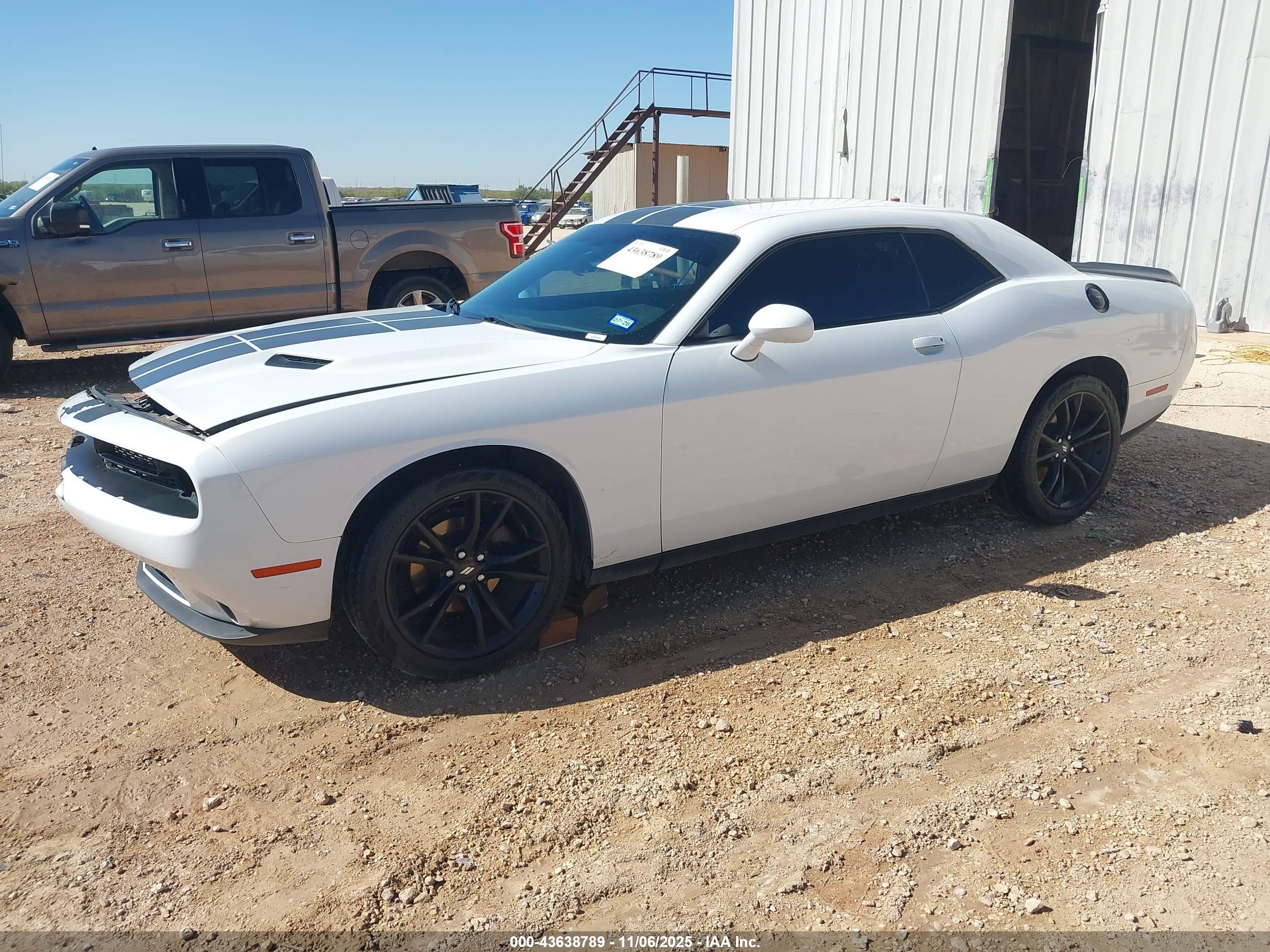 DODGE CHALLENGER image 2