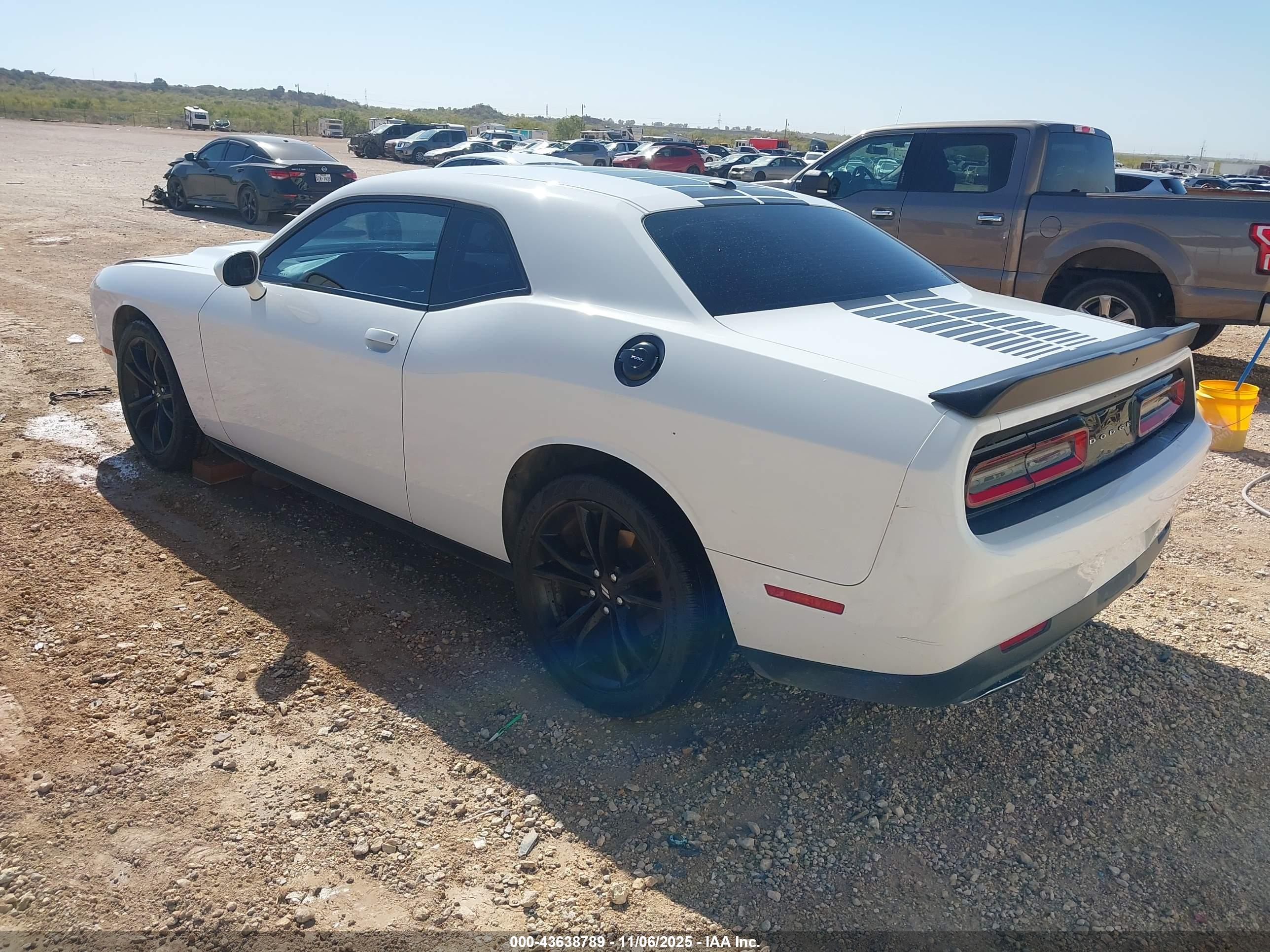 DODGE CHALLENGER image 3