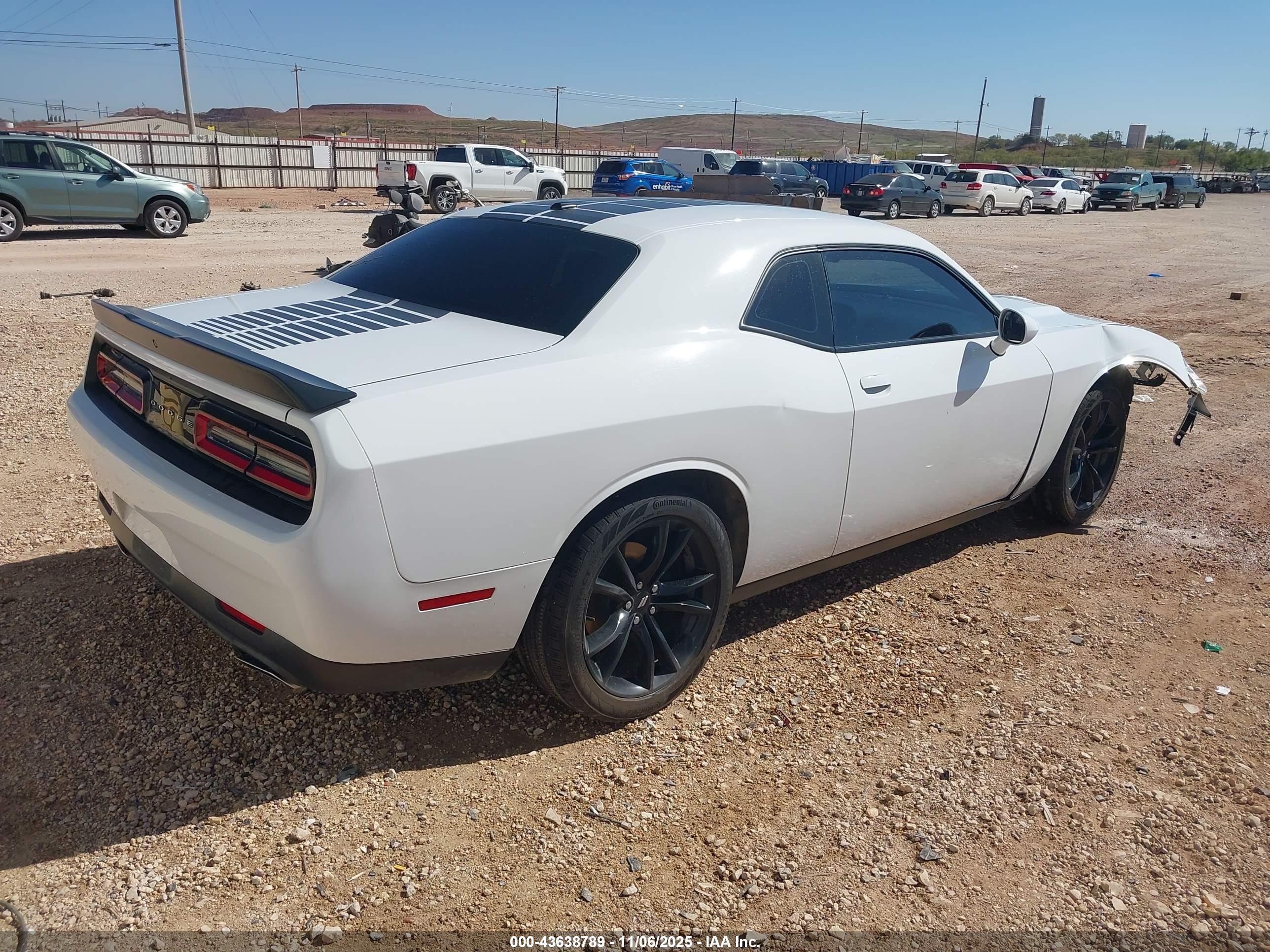 DODGE CHALLENGER image 4