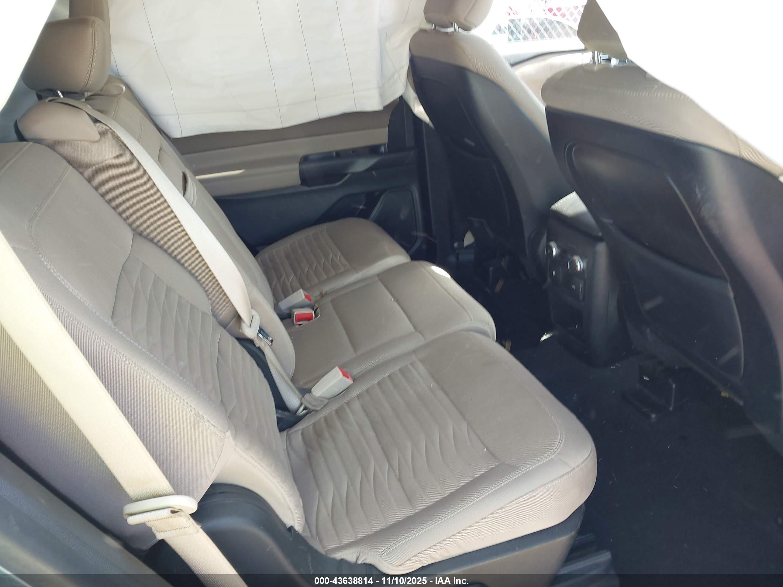 FORD EXPLORER image 8