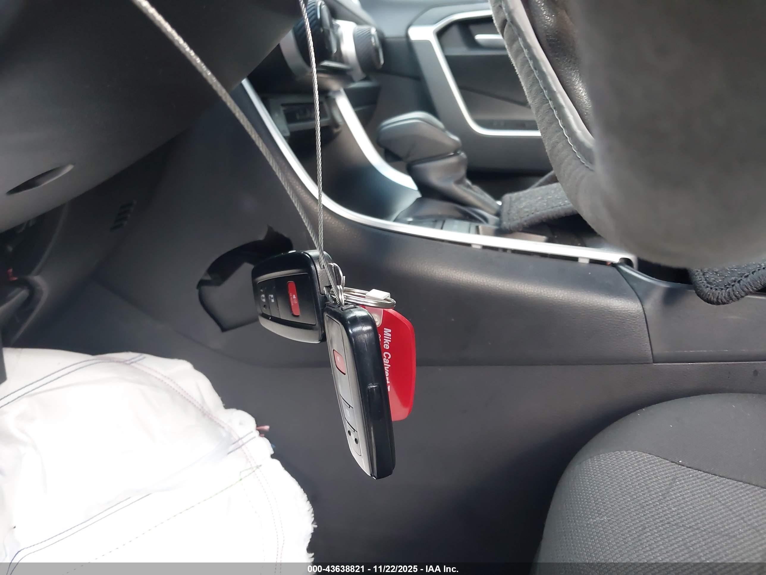 TOYOTA RAV4 image 11