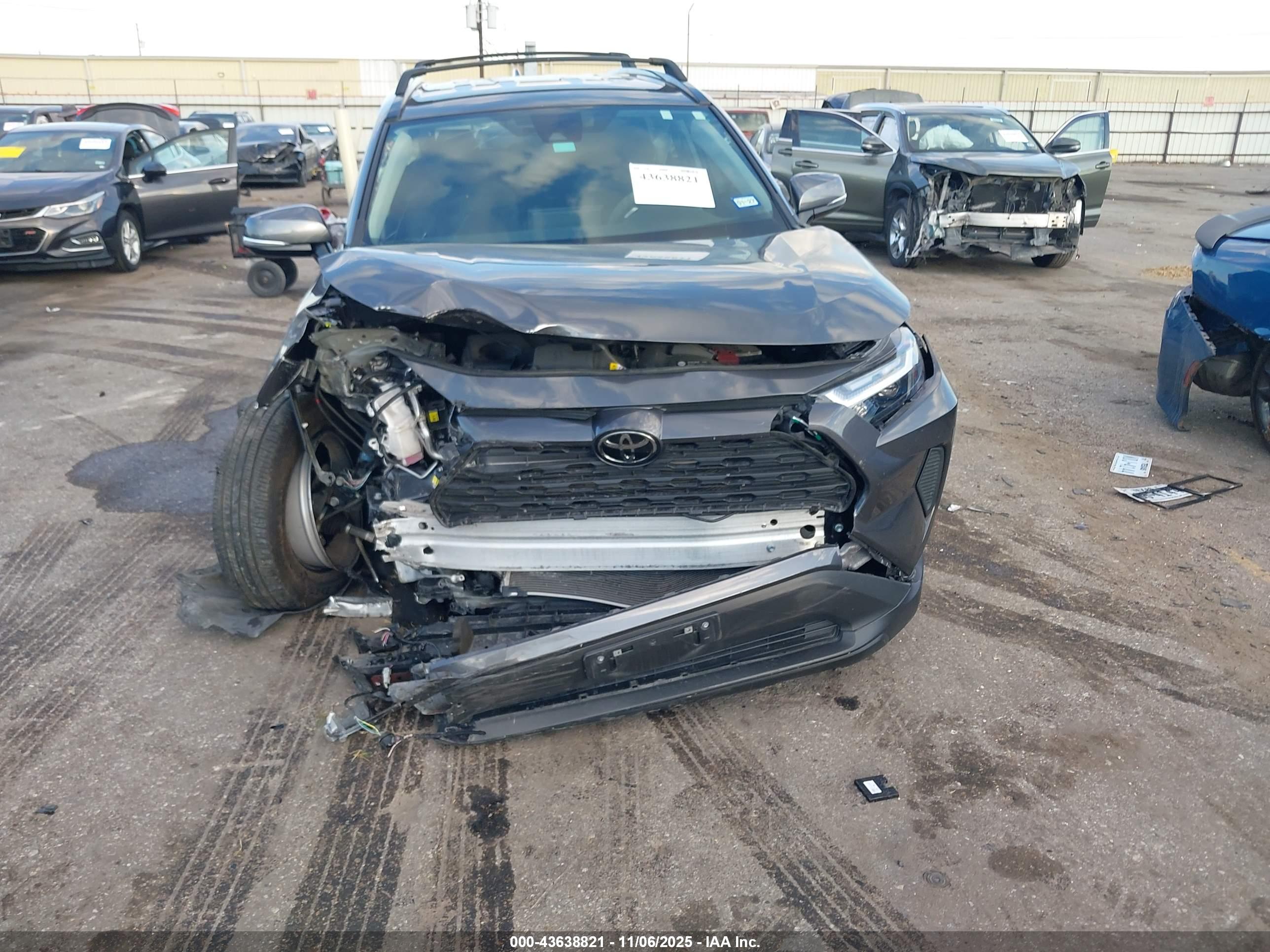 TOYOTA RAV4 image 6