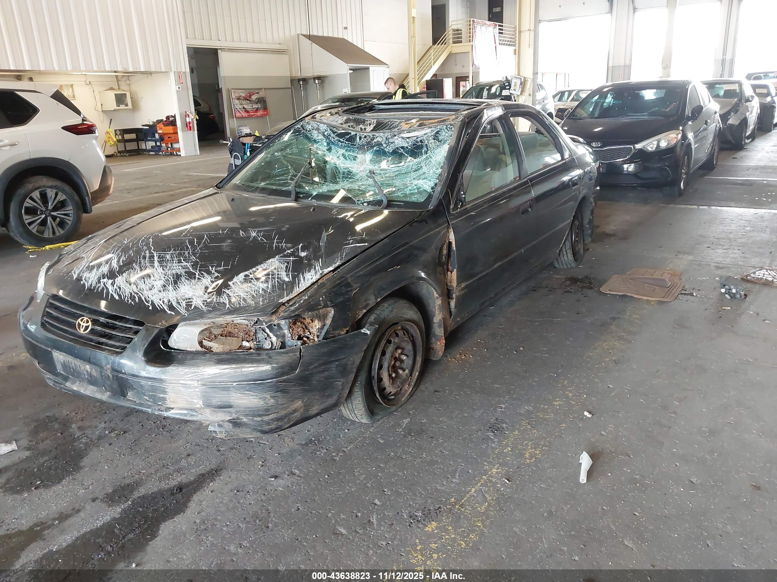 TOYOTA CAMRY image 2
