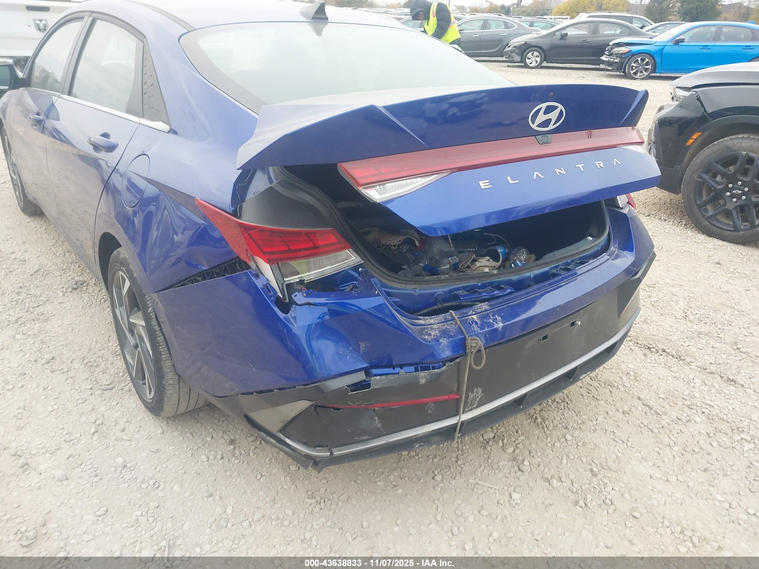 HYUNDAI ELANTRA image 6