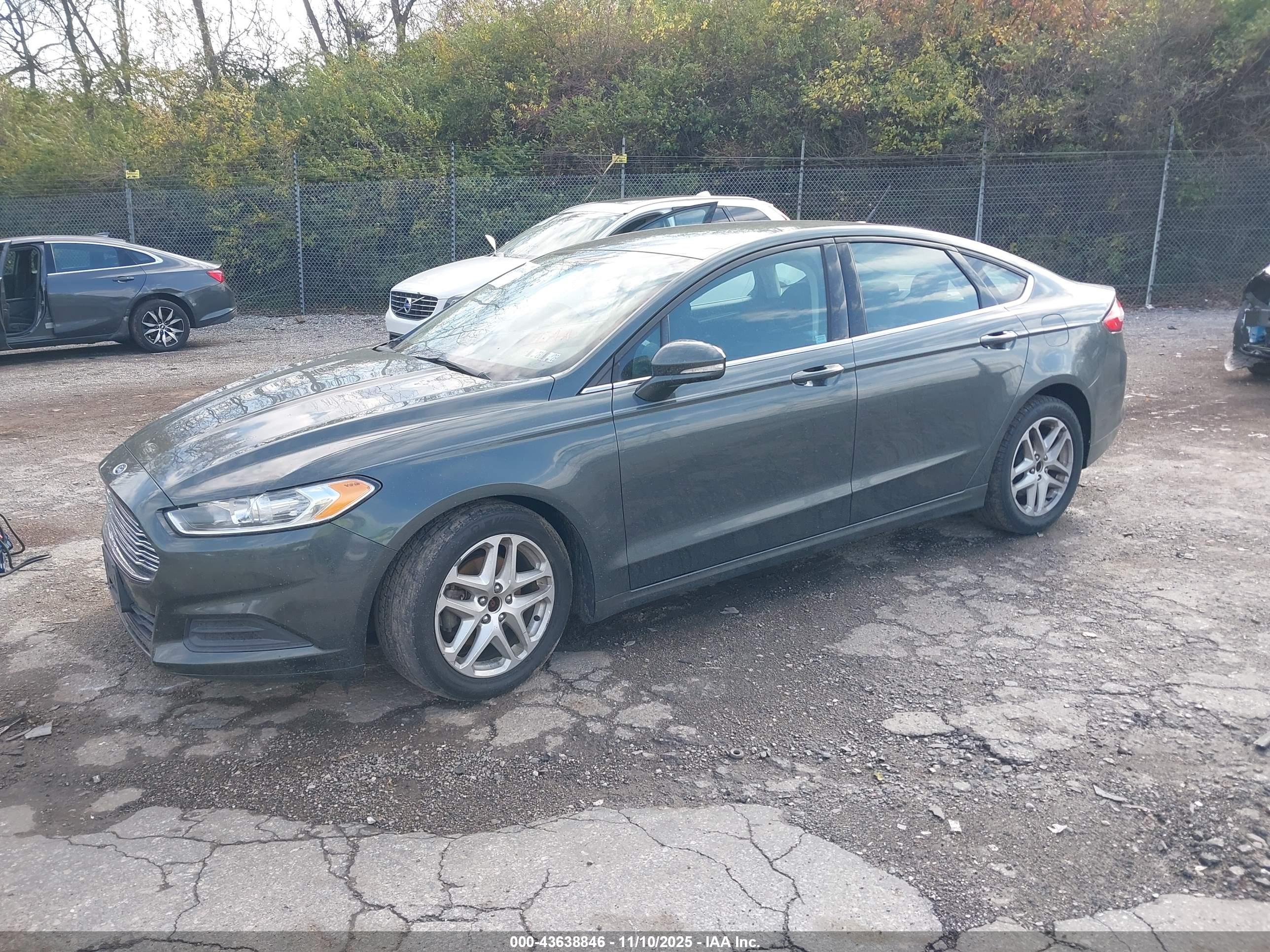 FORD FUSION image 2