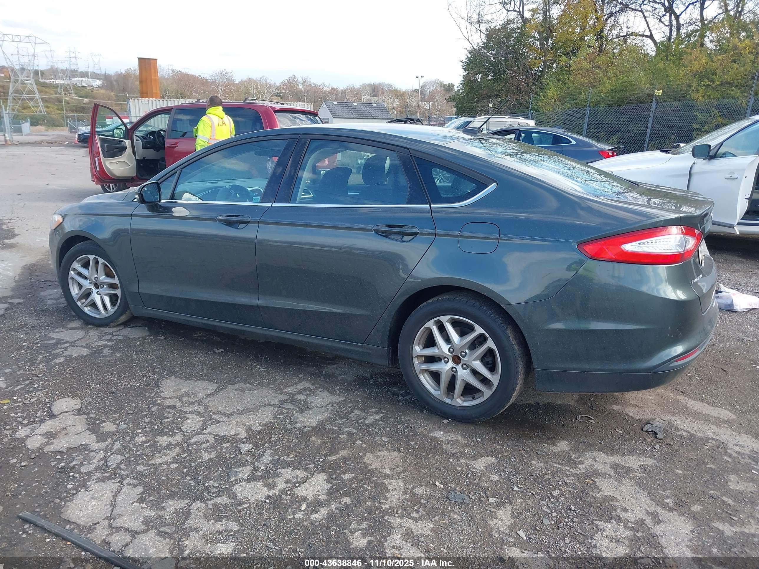 FORD FUSION image 3