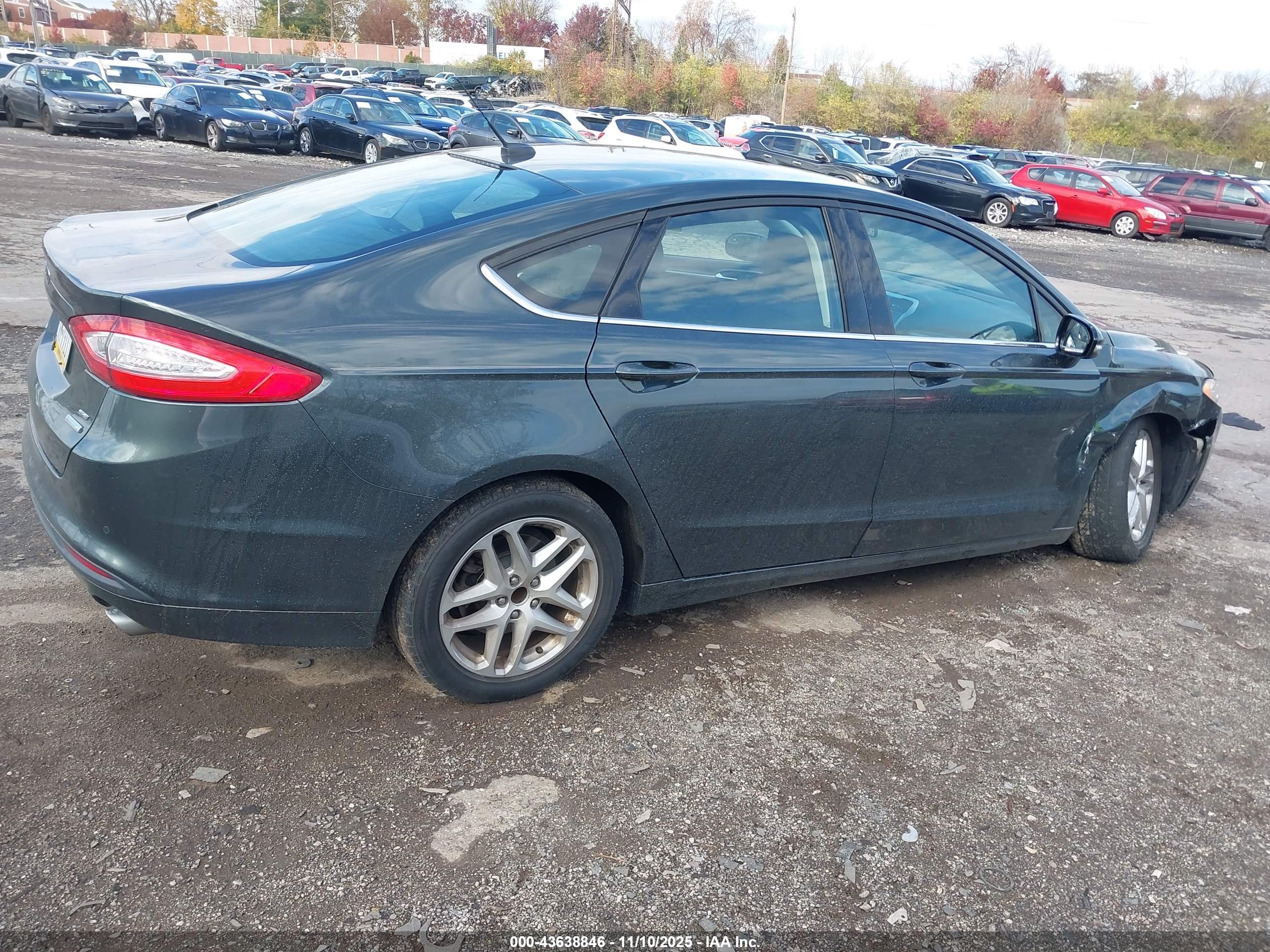 FORD FUSION image 4