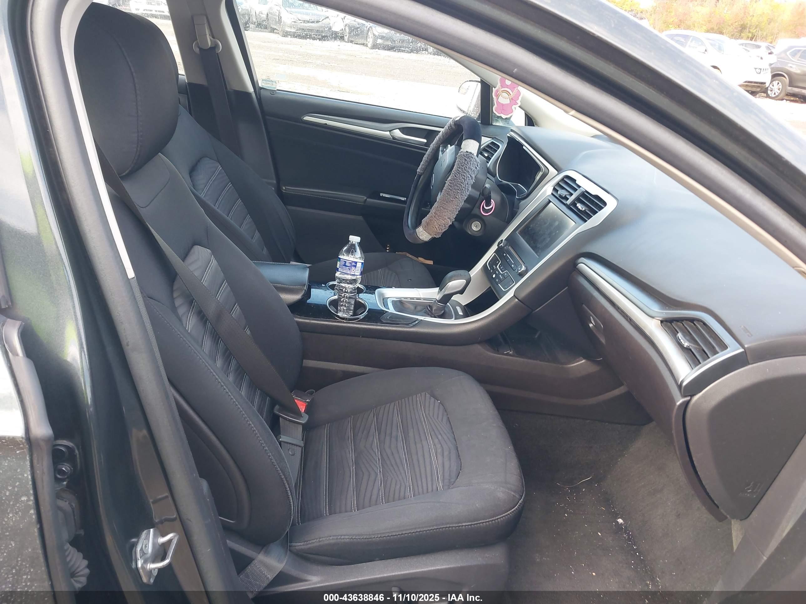 FORD FUSION image 5