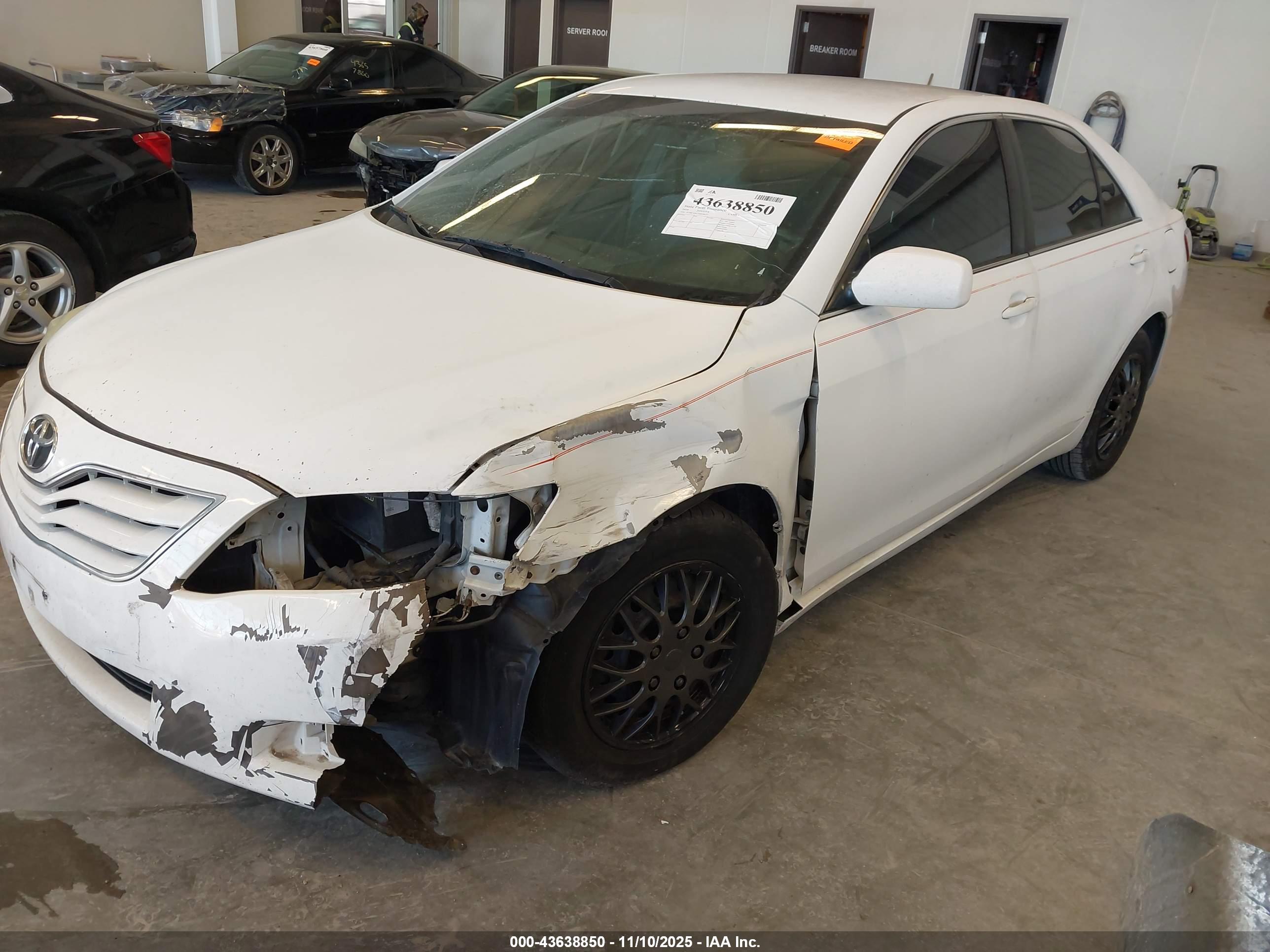 TOYOTA CAMRY image 2