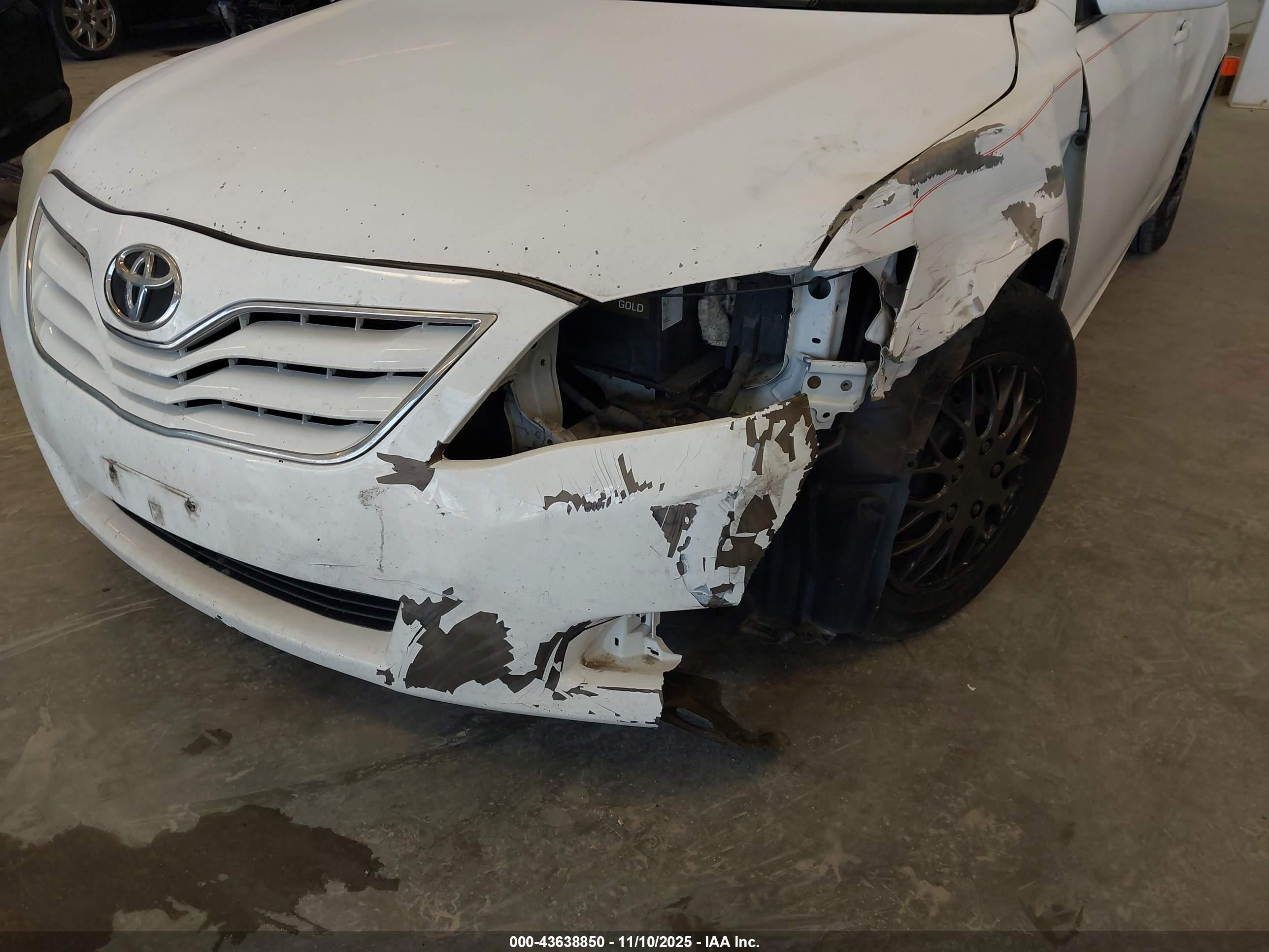 TOYOTA CAMRY image 6