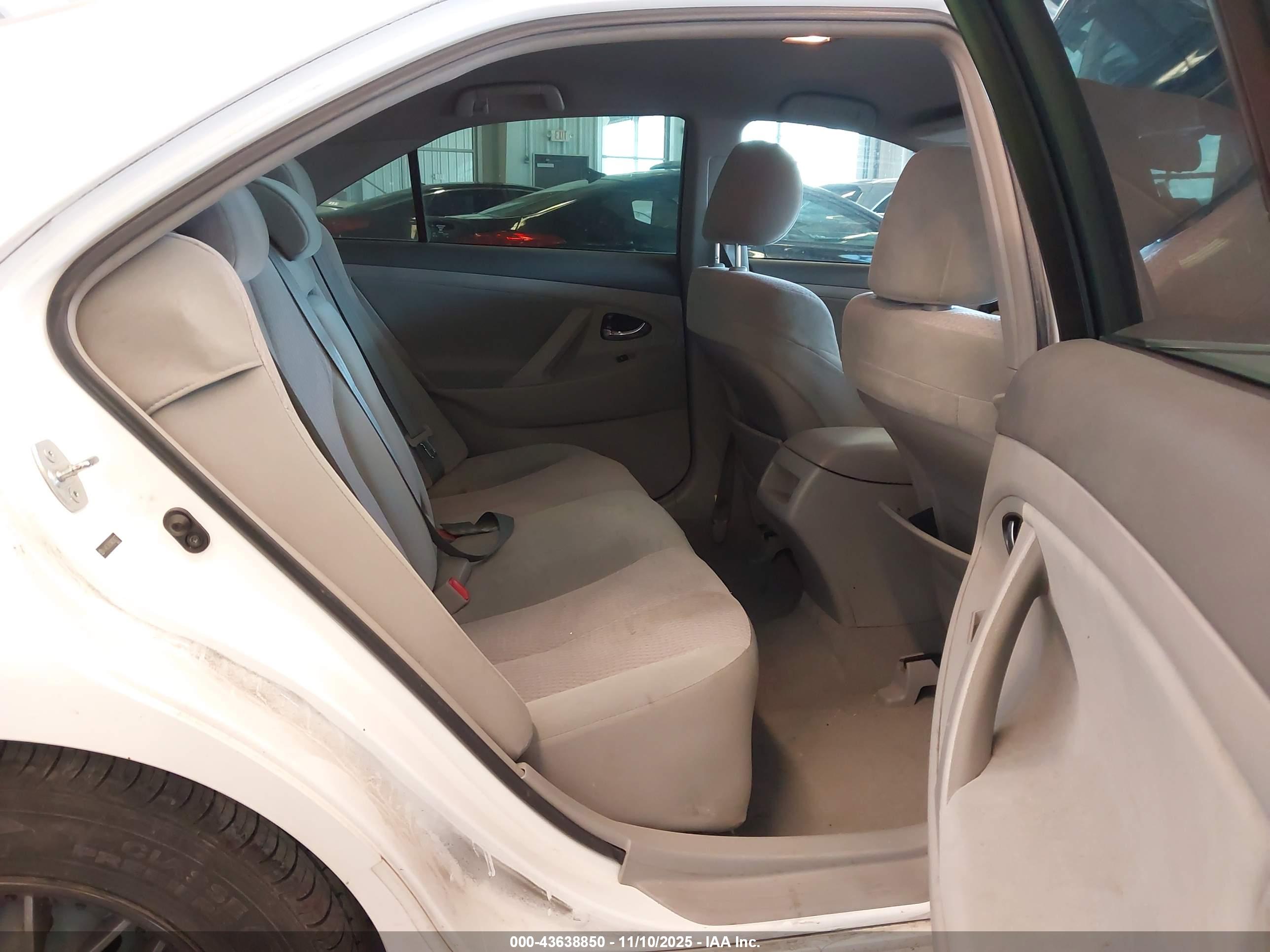 TOYOTA CAMRY image 8