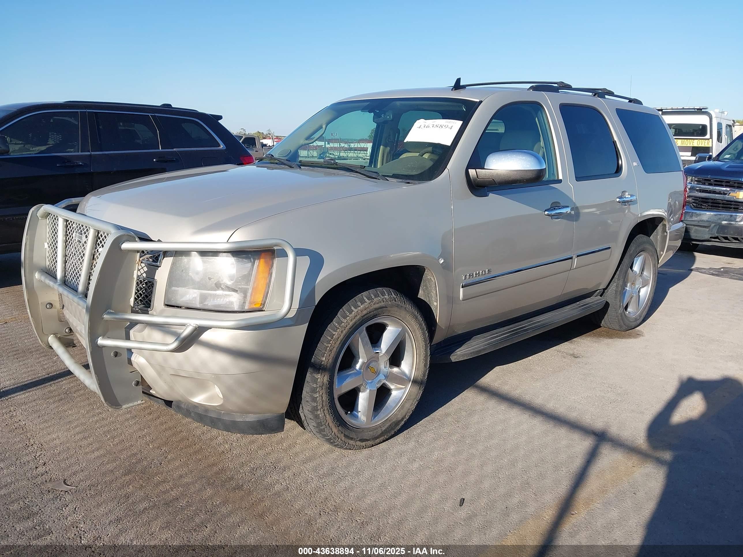 CHEVROLET TAHOE image 2