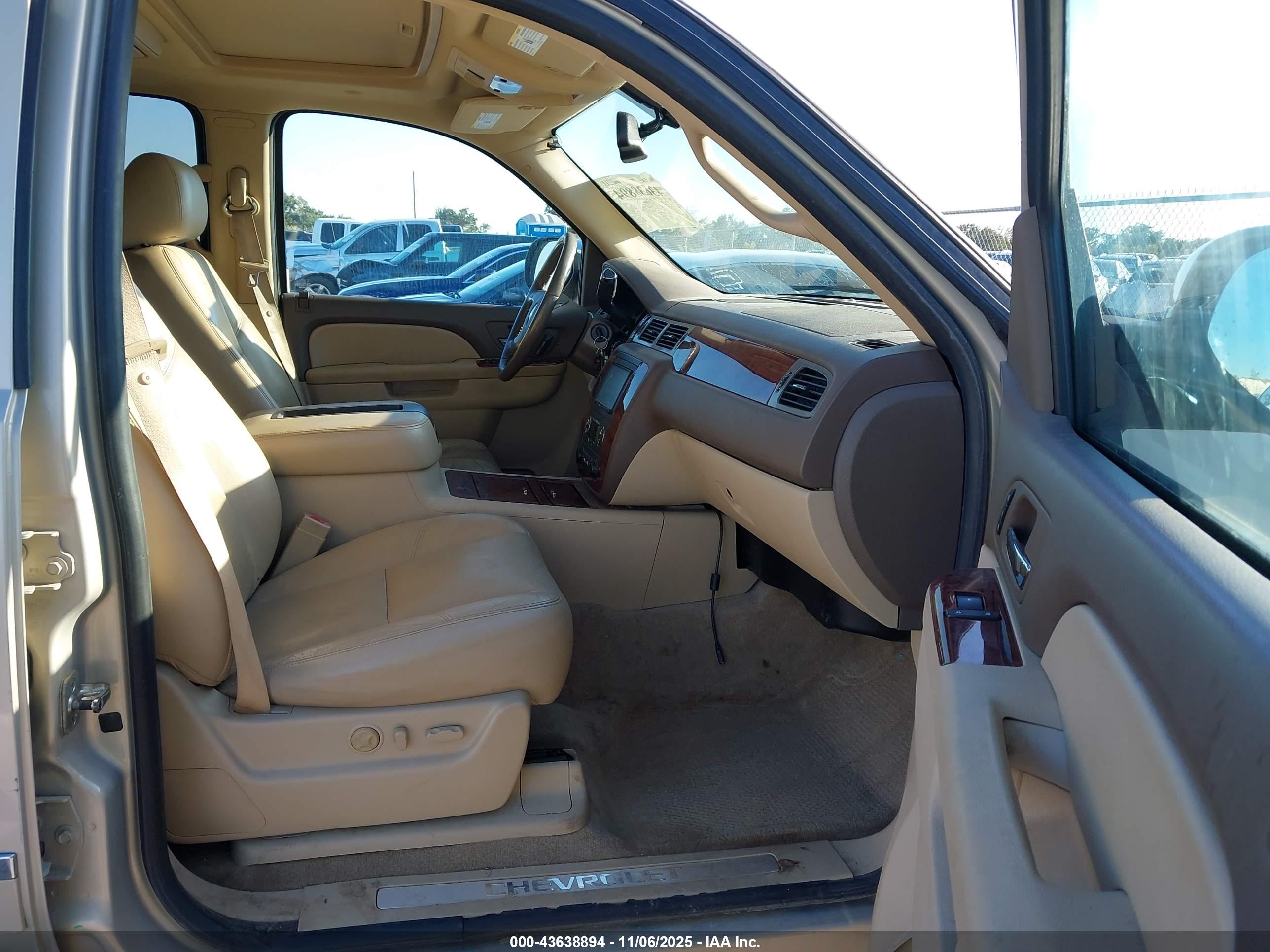 CHEVROLET TAHOE image 5