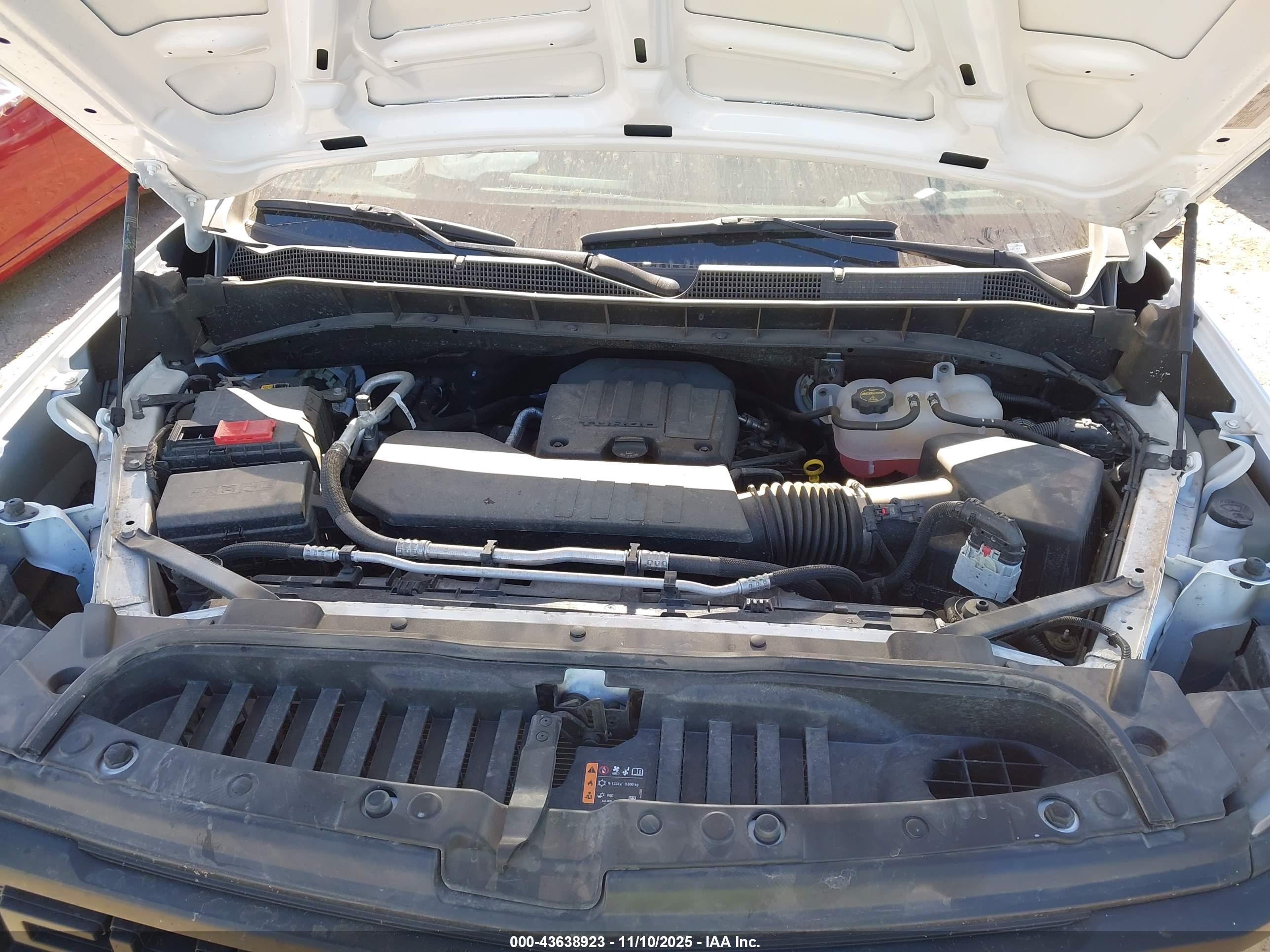 CHEVROLET SILVERADO image 10