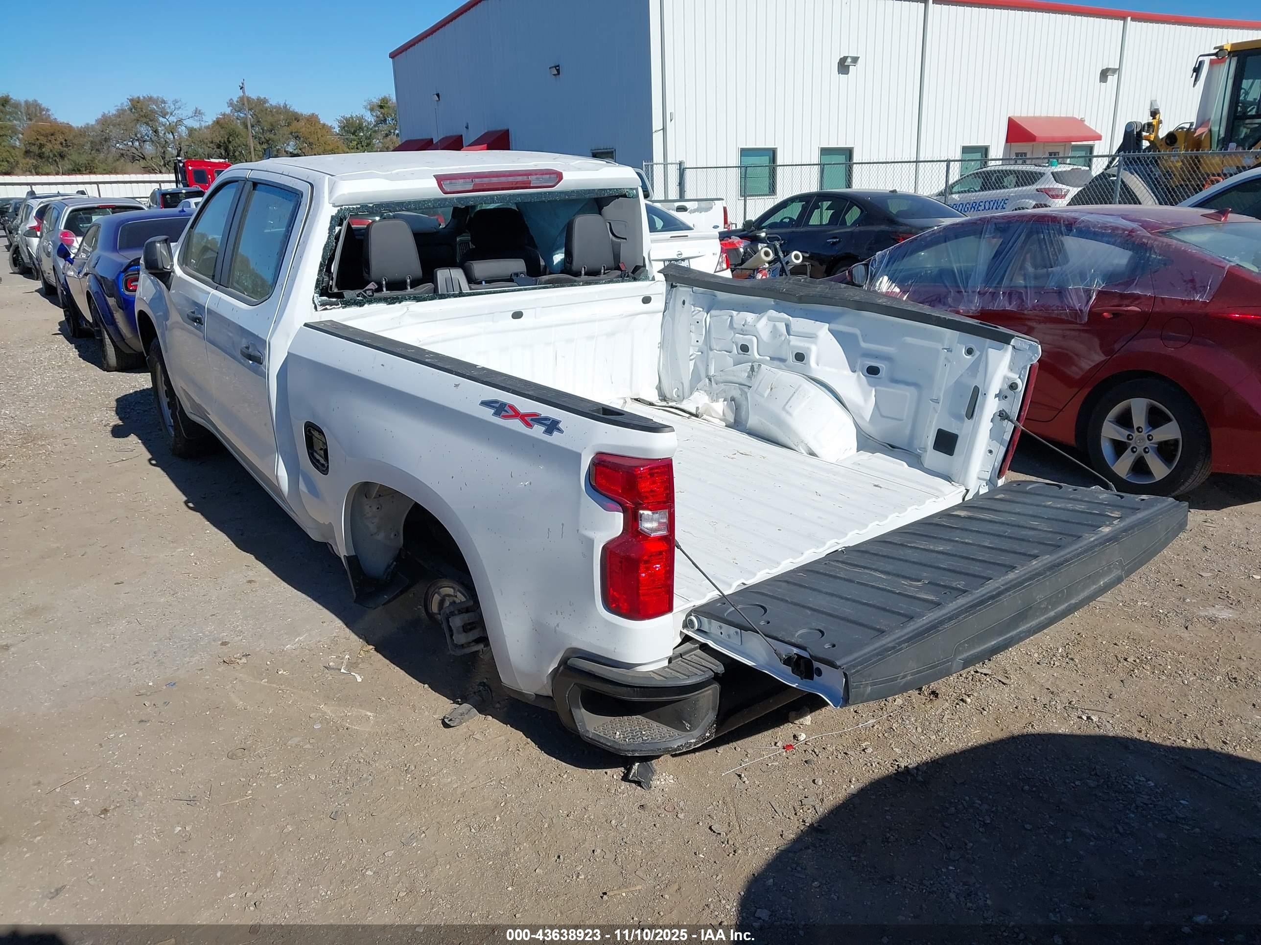 CHEVROLET SILVERADO image 3