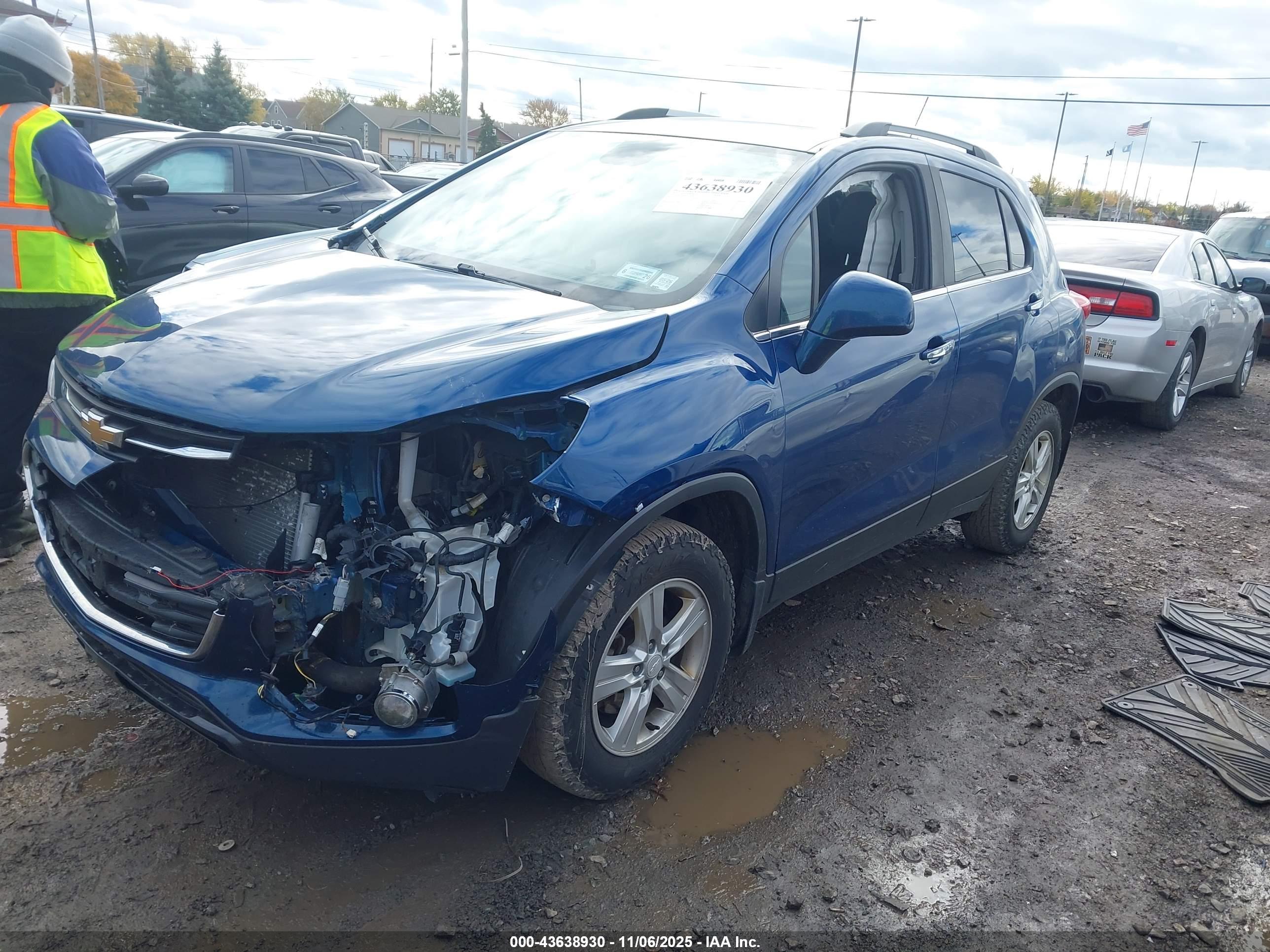 CHEVROLET TRAX image 2