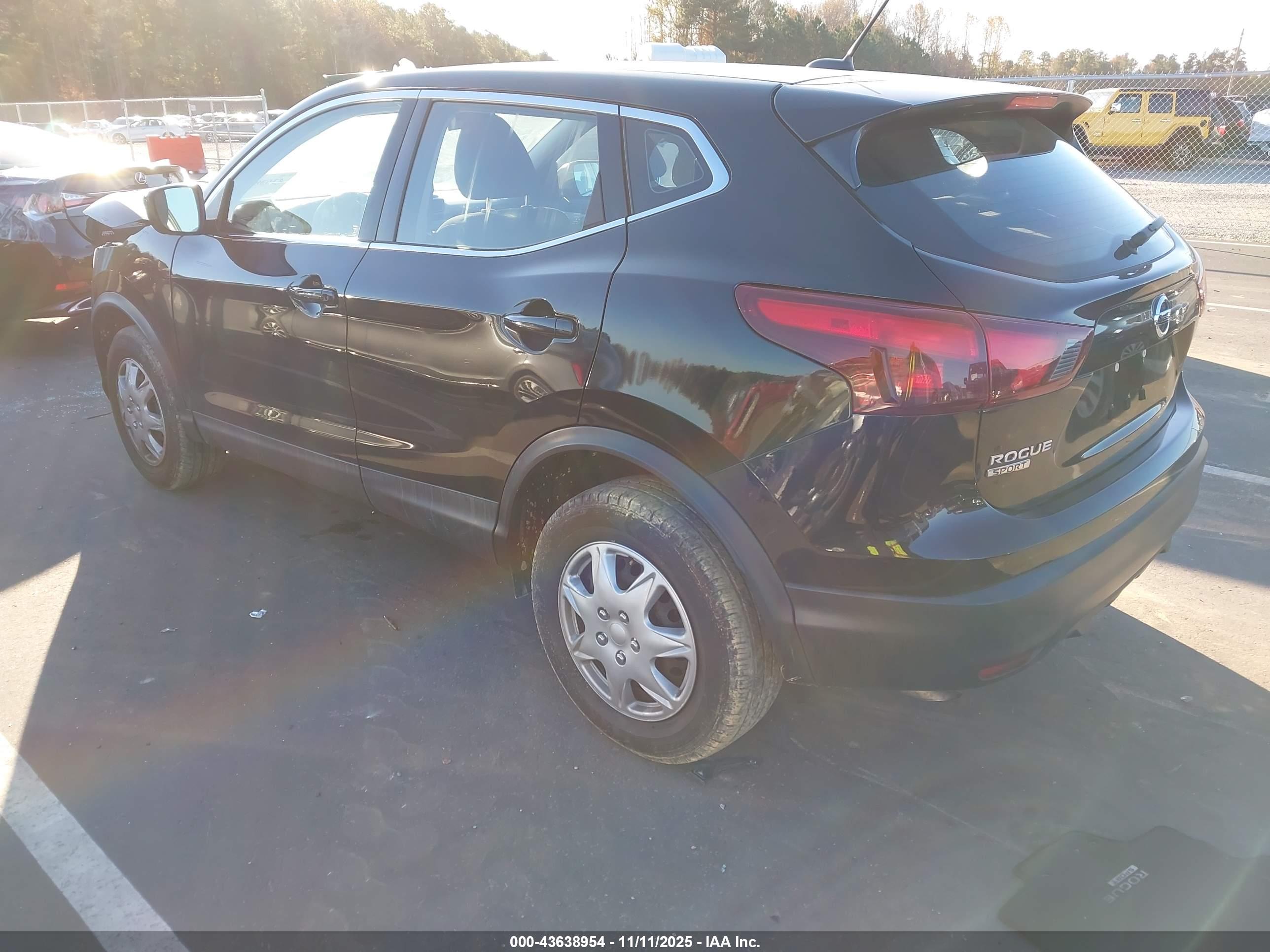 NISSAN ROGUE image 3