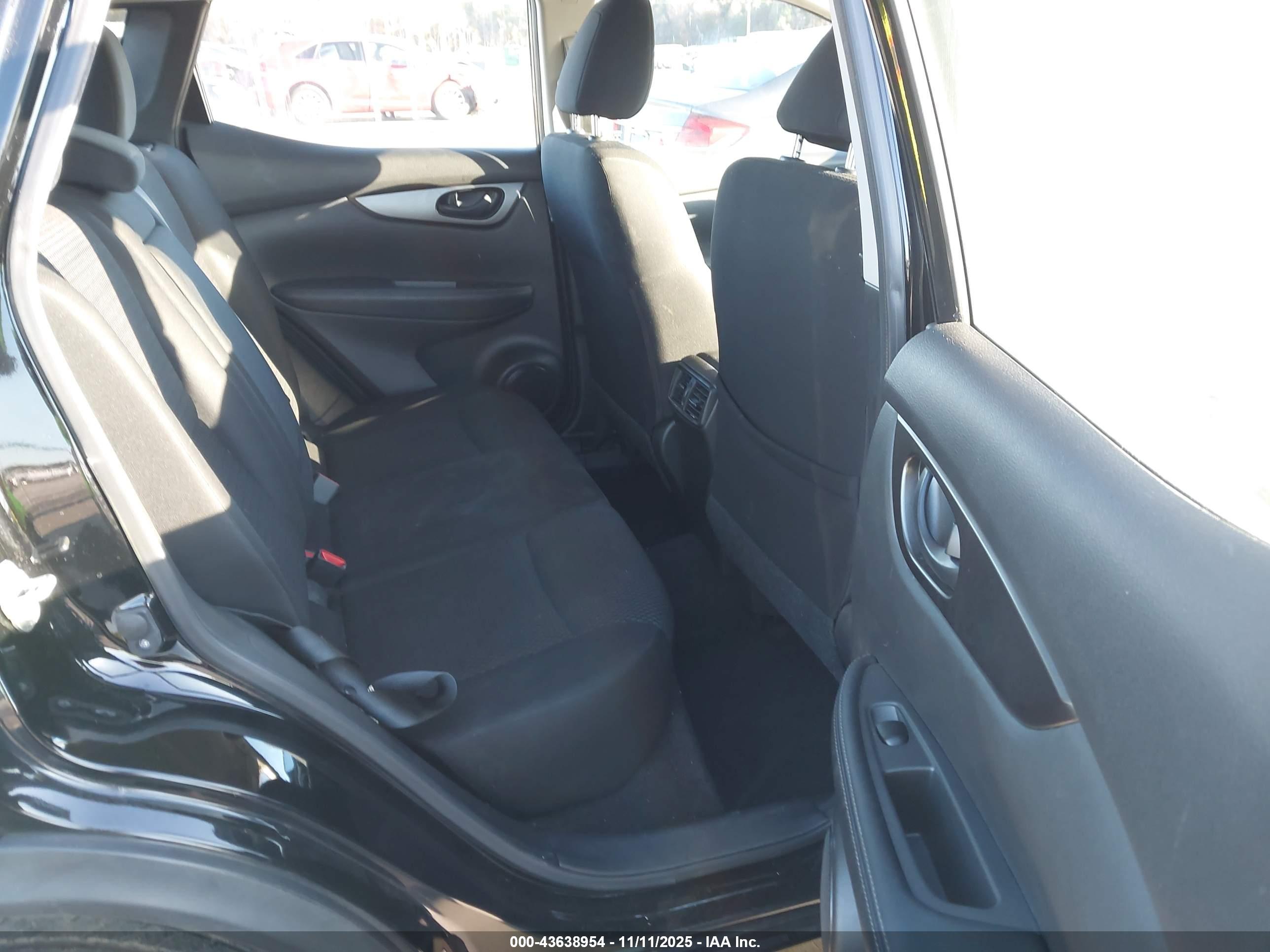 NISSAN ROGUE image 8