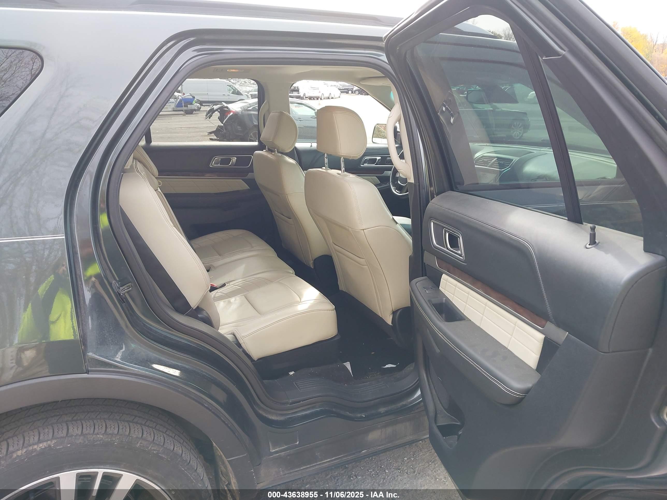 FORD EXPLORER image 8