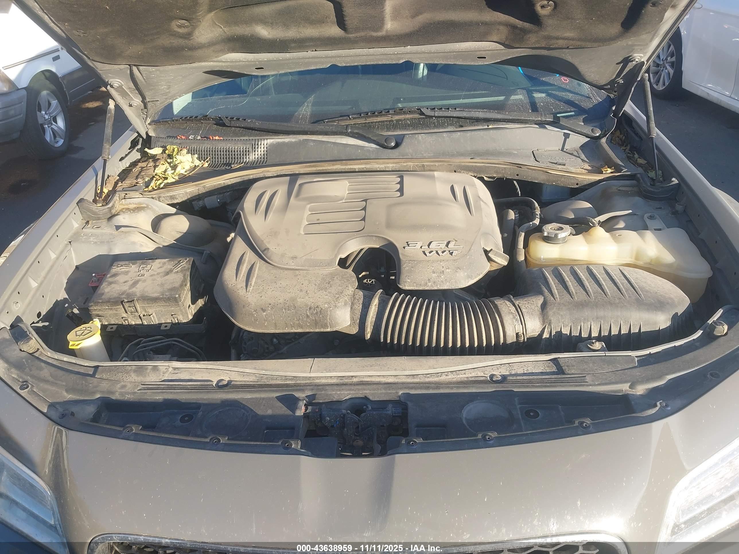 CHRYSLER 300 image 10