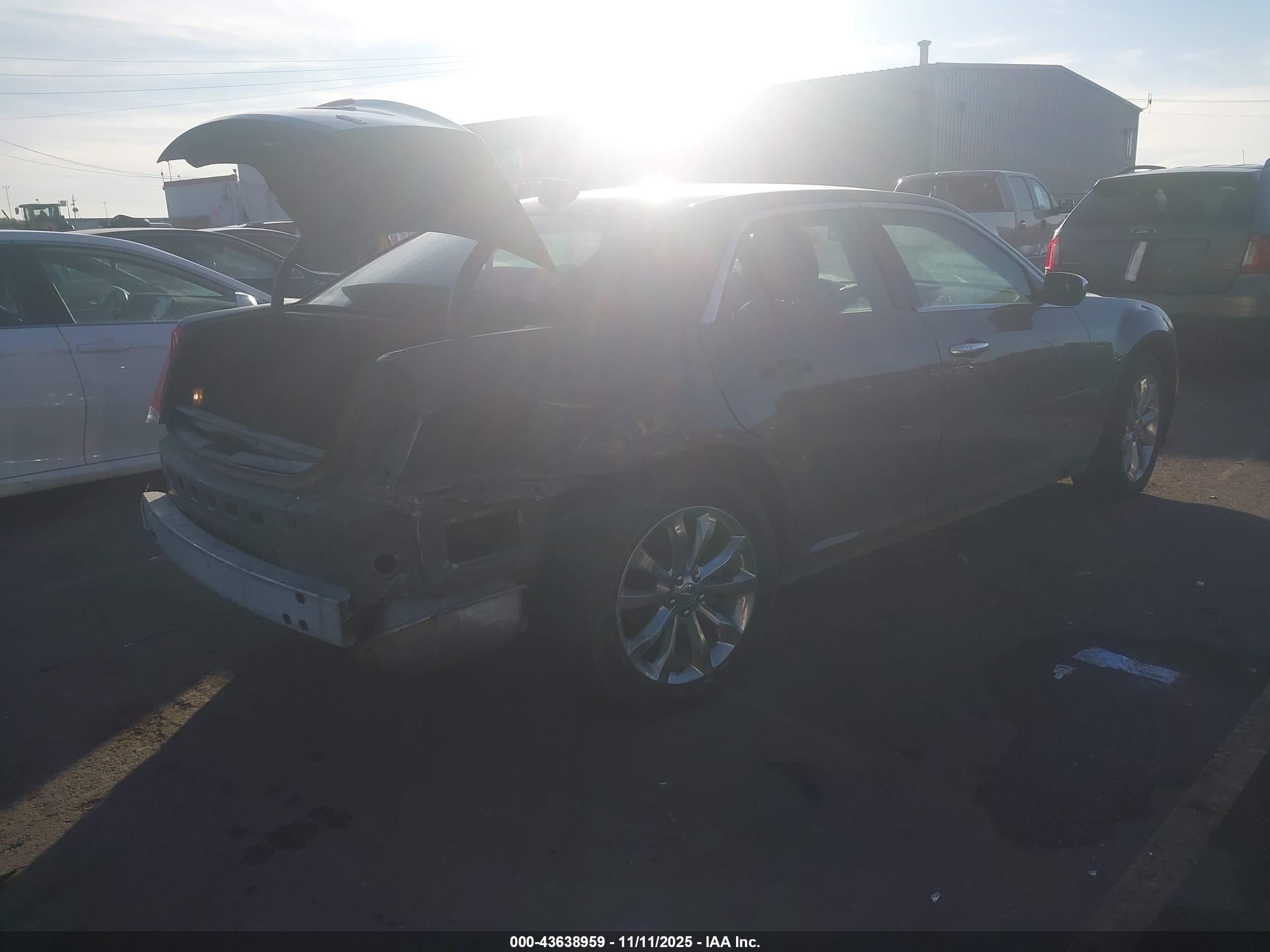 CHRYSLER 300 image 4