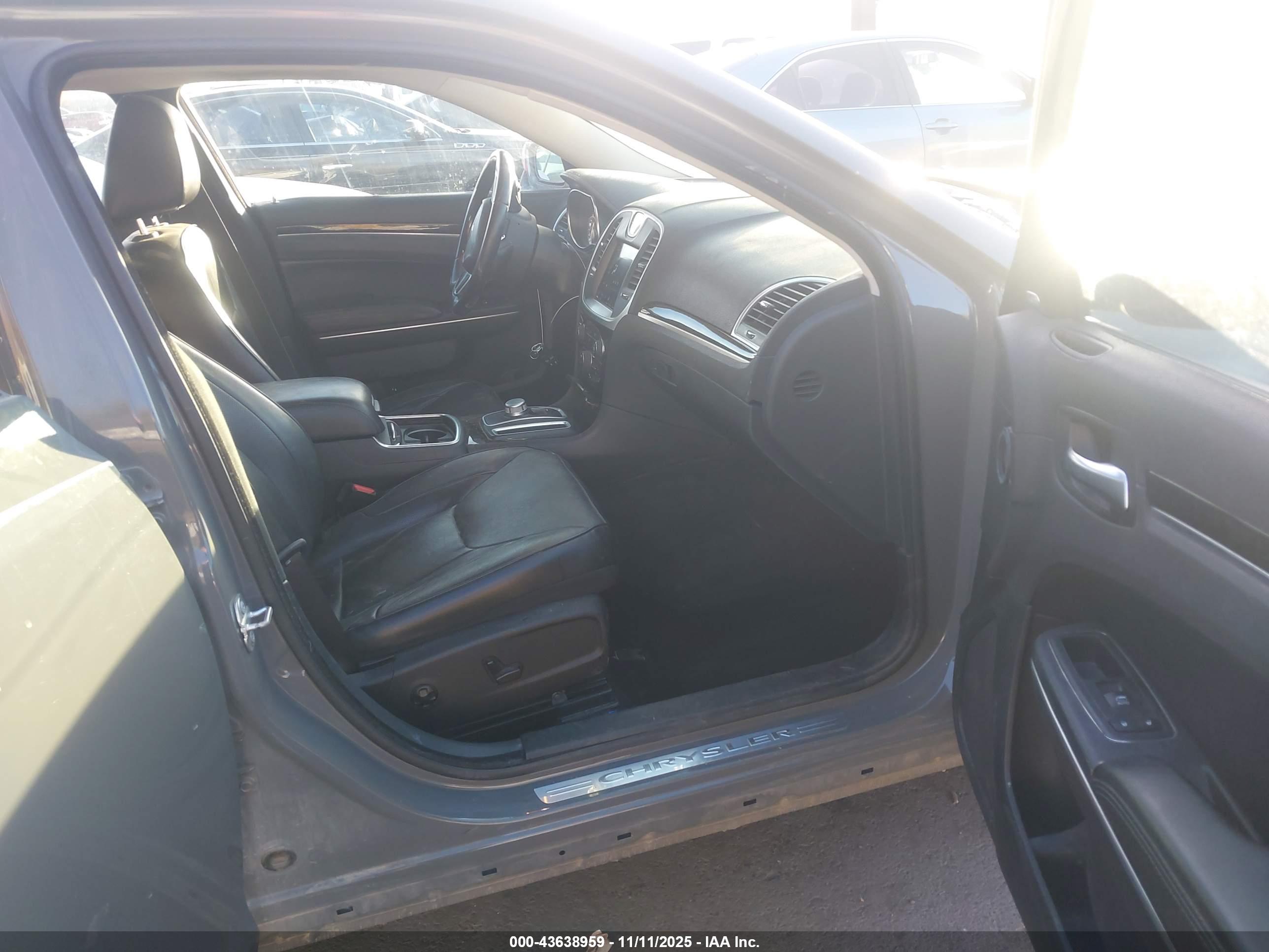 CHRYSLER 300 image 5