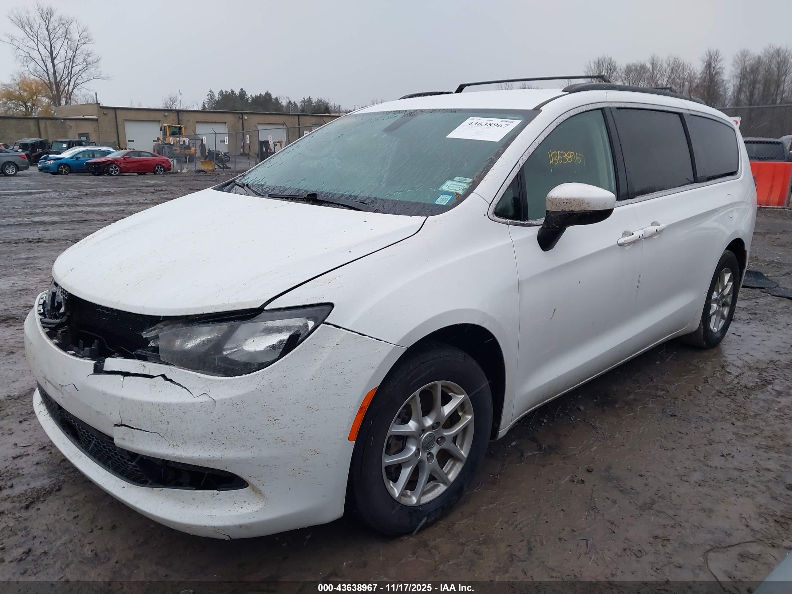 CHRYSLER VOYAGER image 2