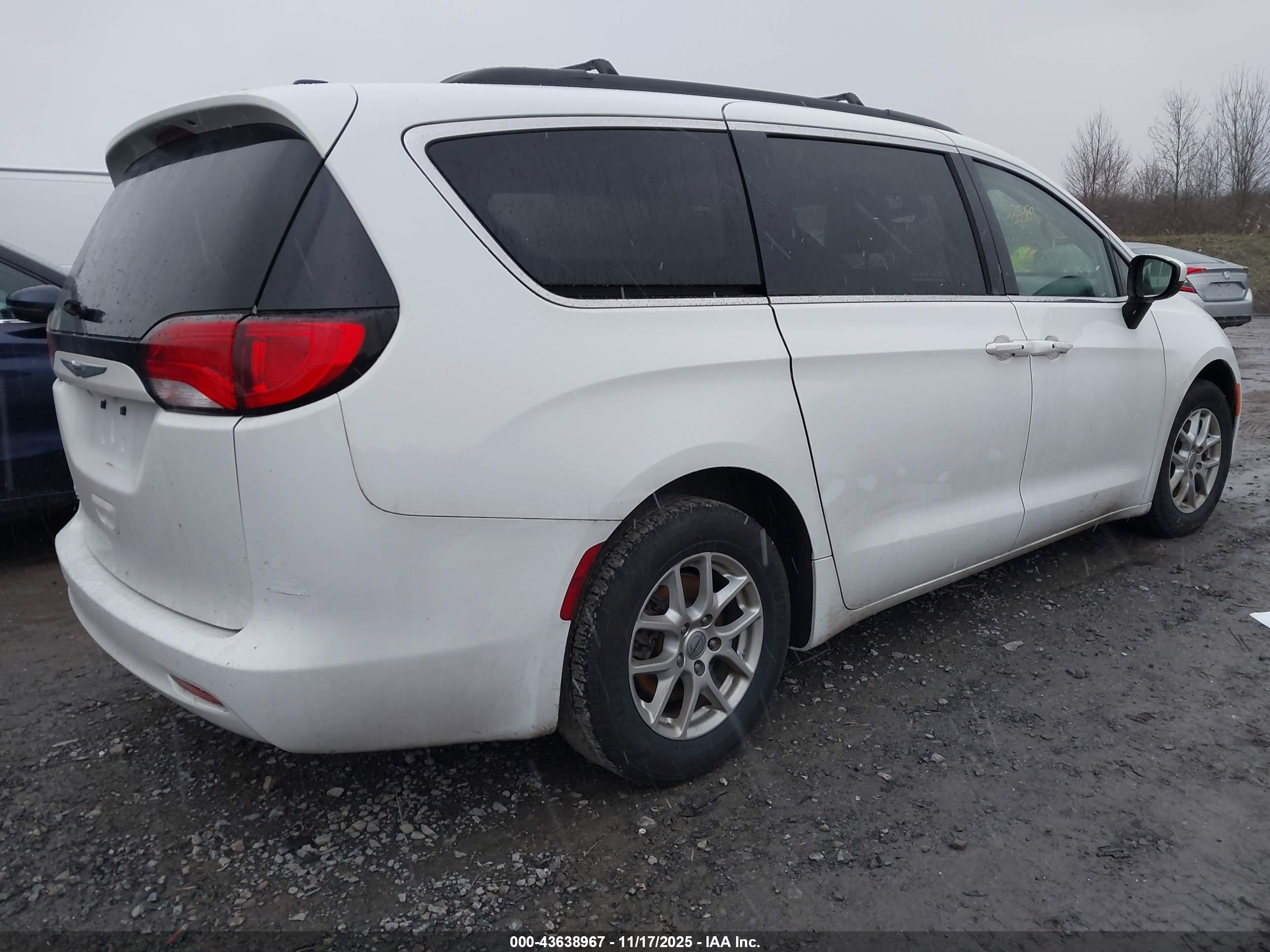 CHRYSLER VOYAGER image 4