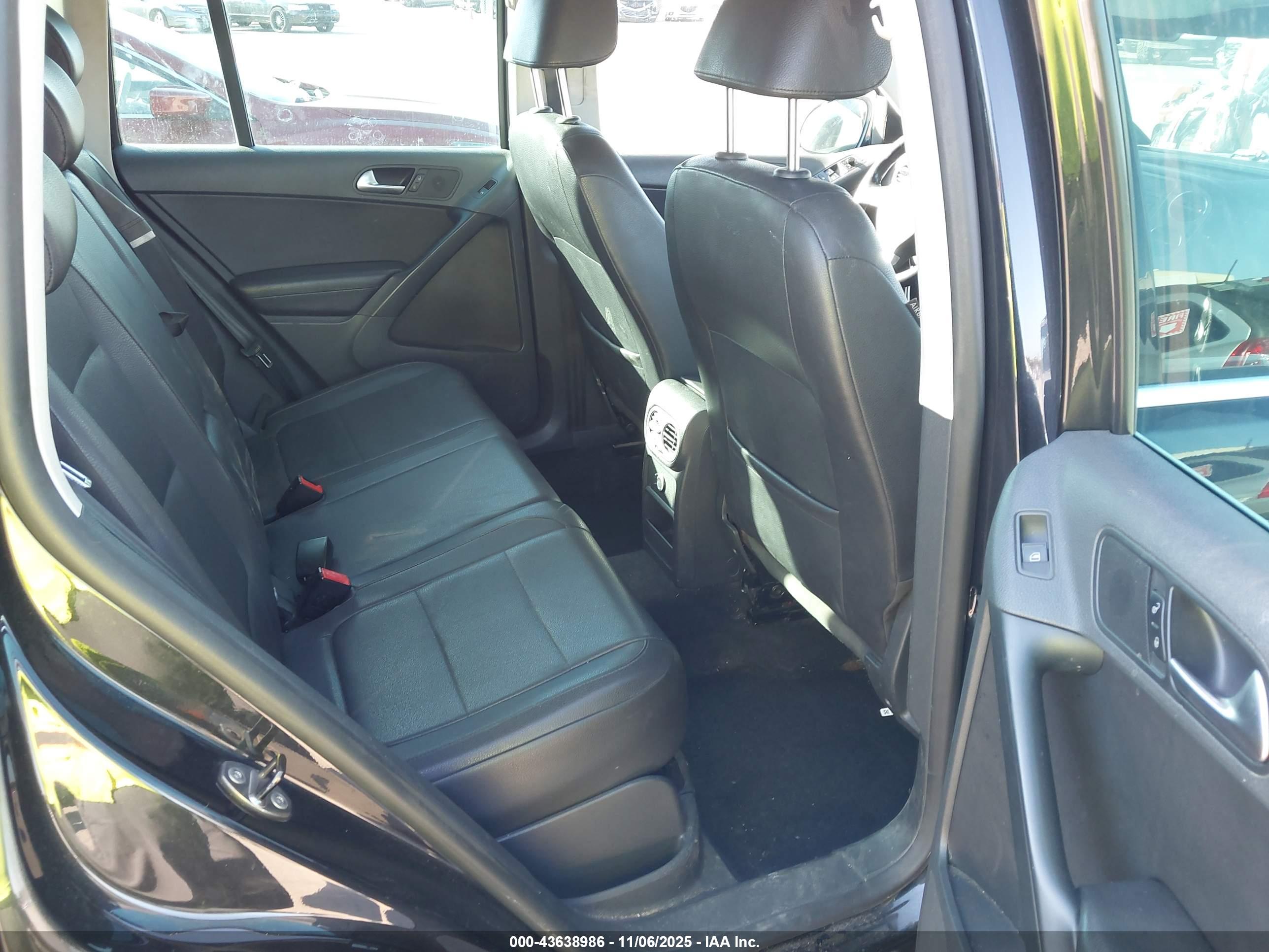 VOLKSWAGEN TIGUAN image 8