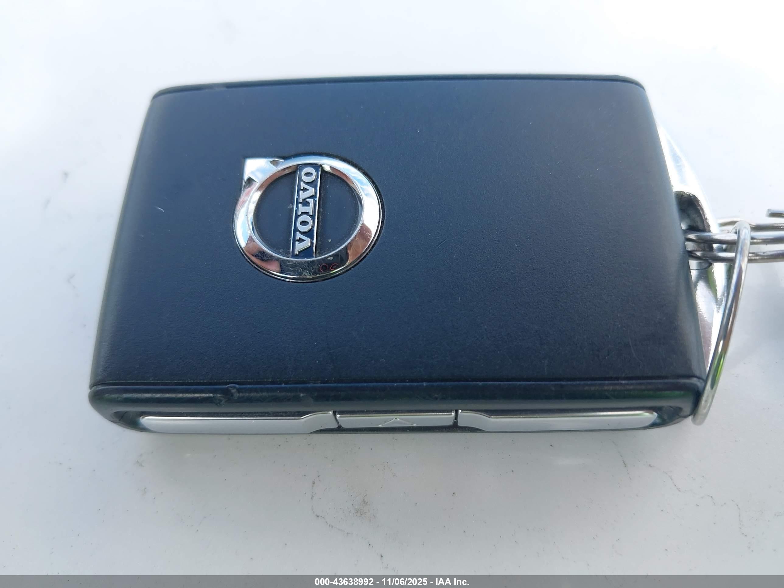 VOLVO S60 image 11