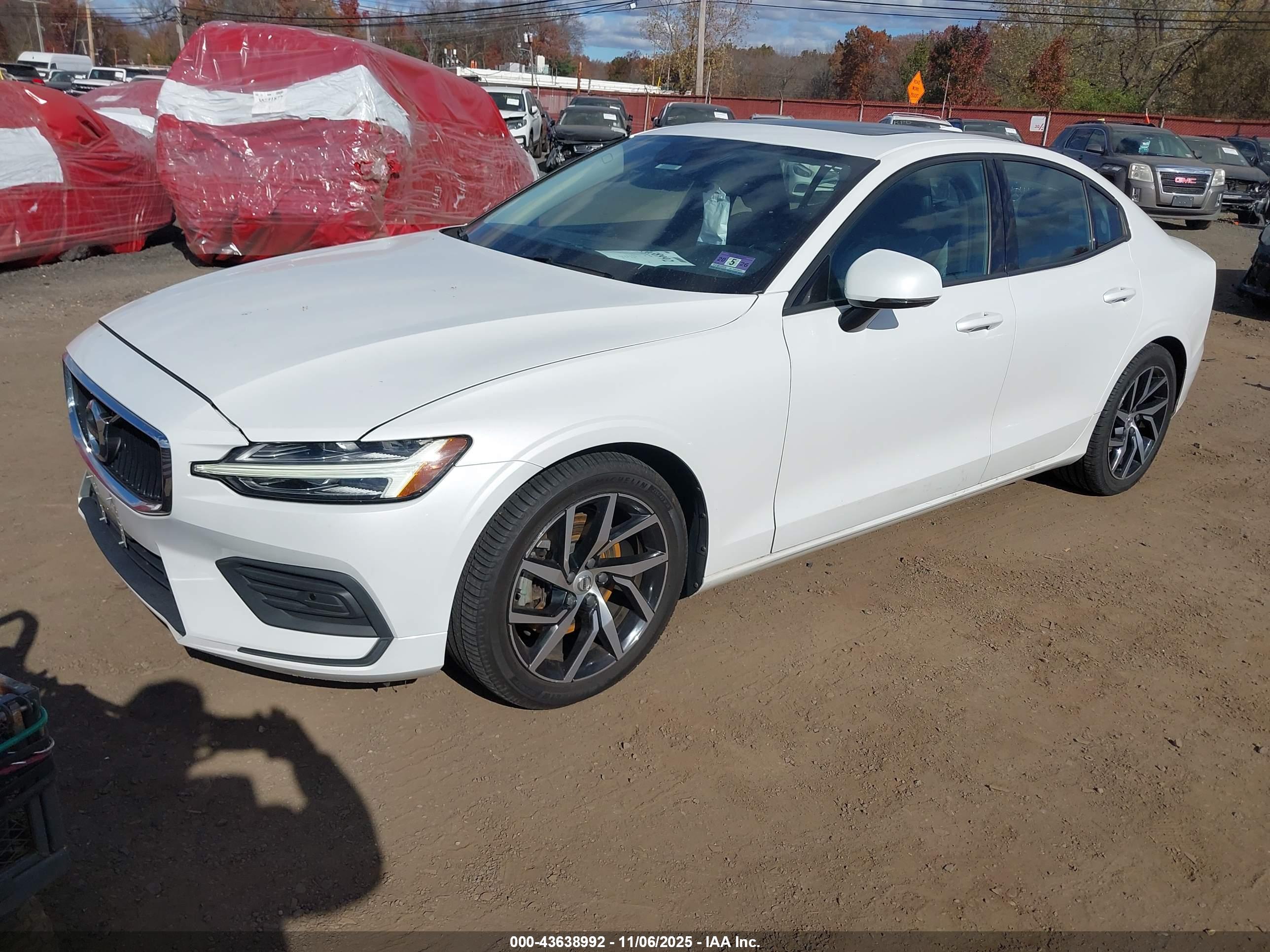 VOLVO S60 image 2