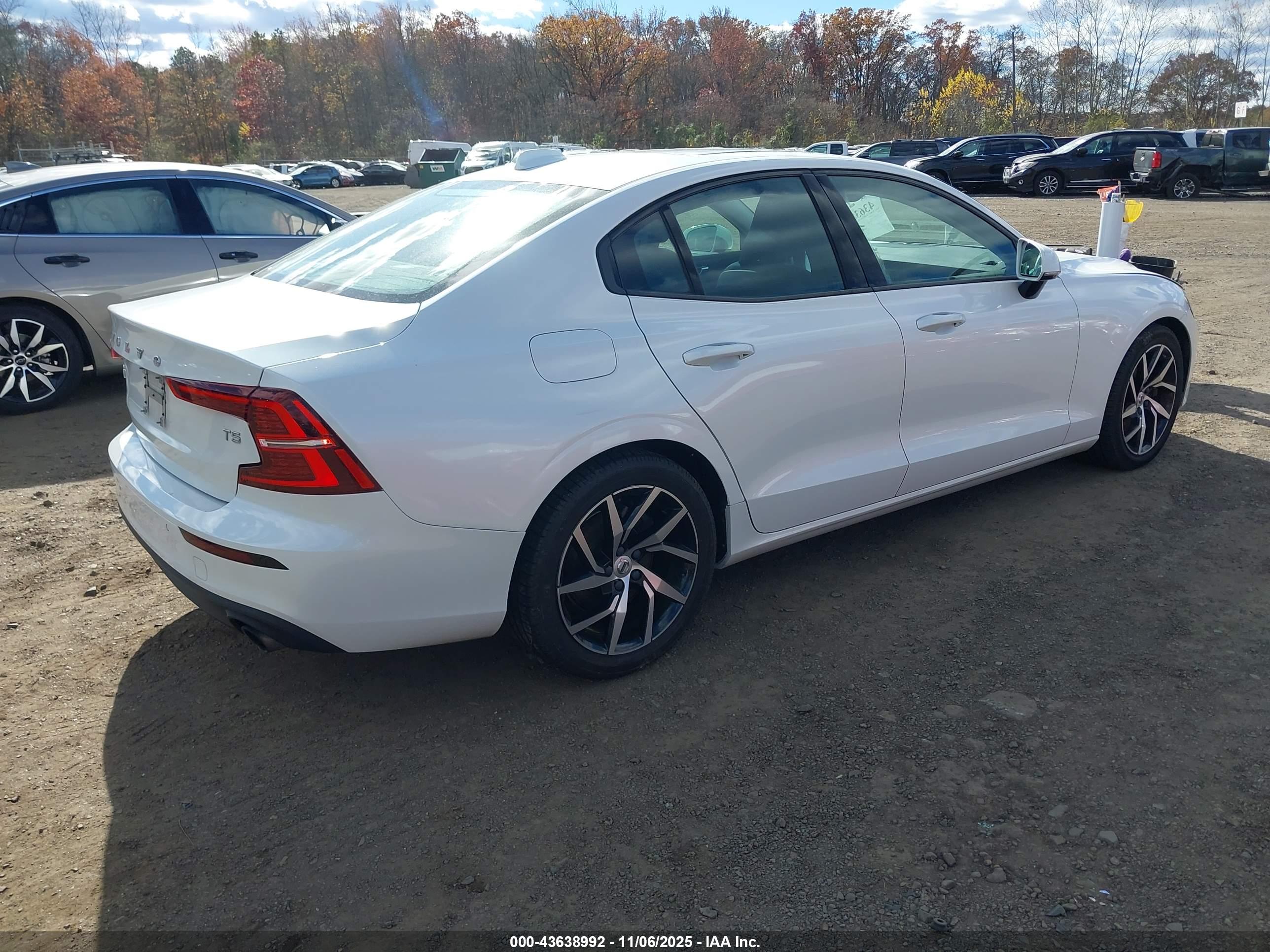 VOLVO S60 image 4