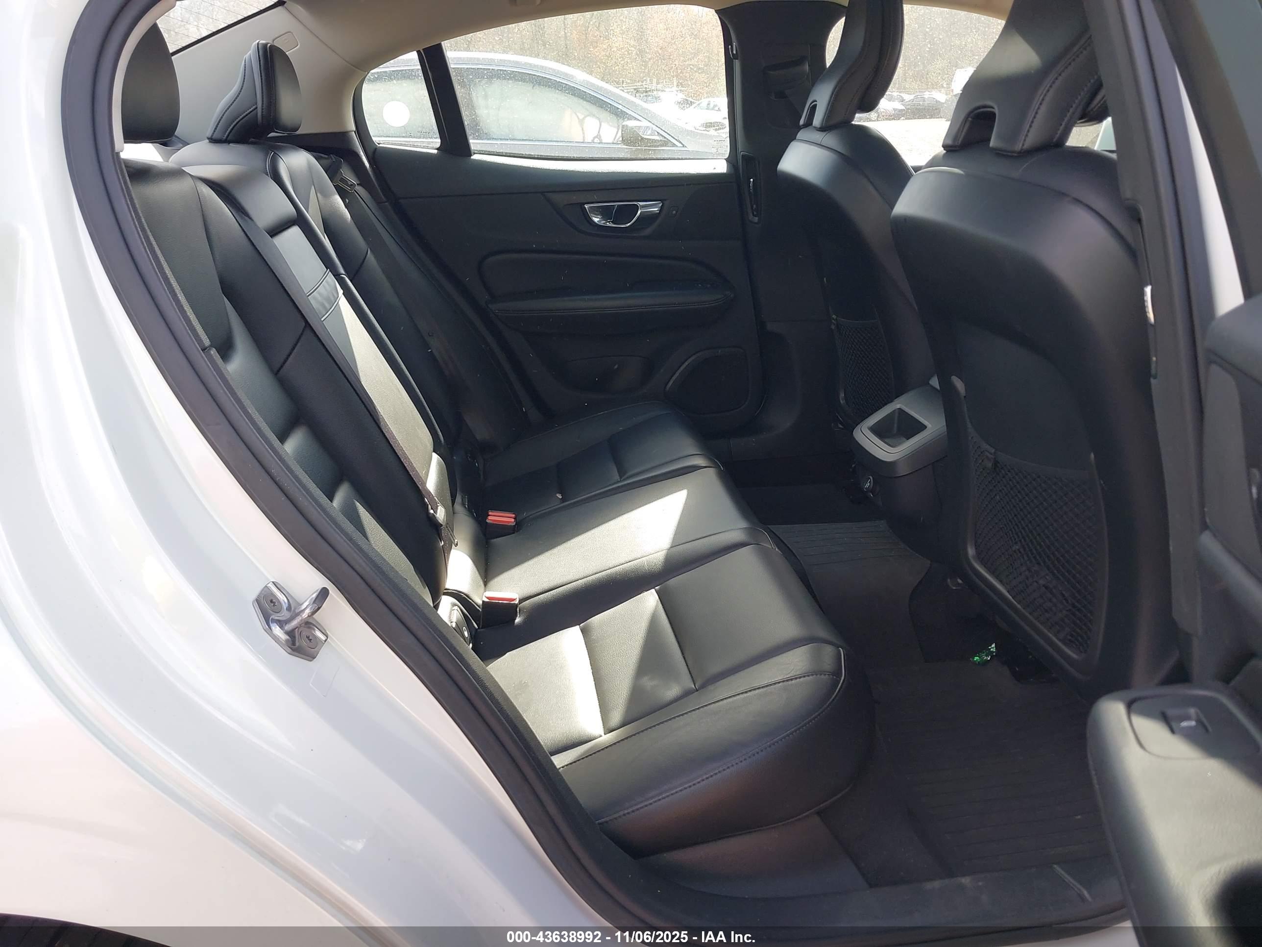 VOLVO S60 image 8