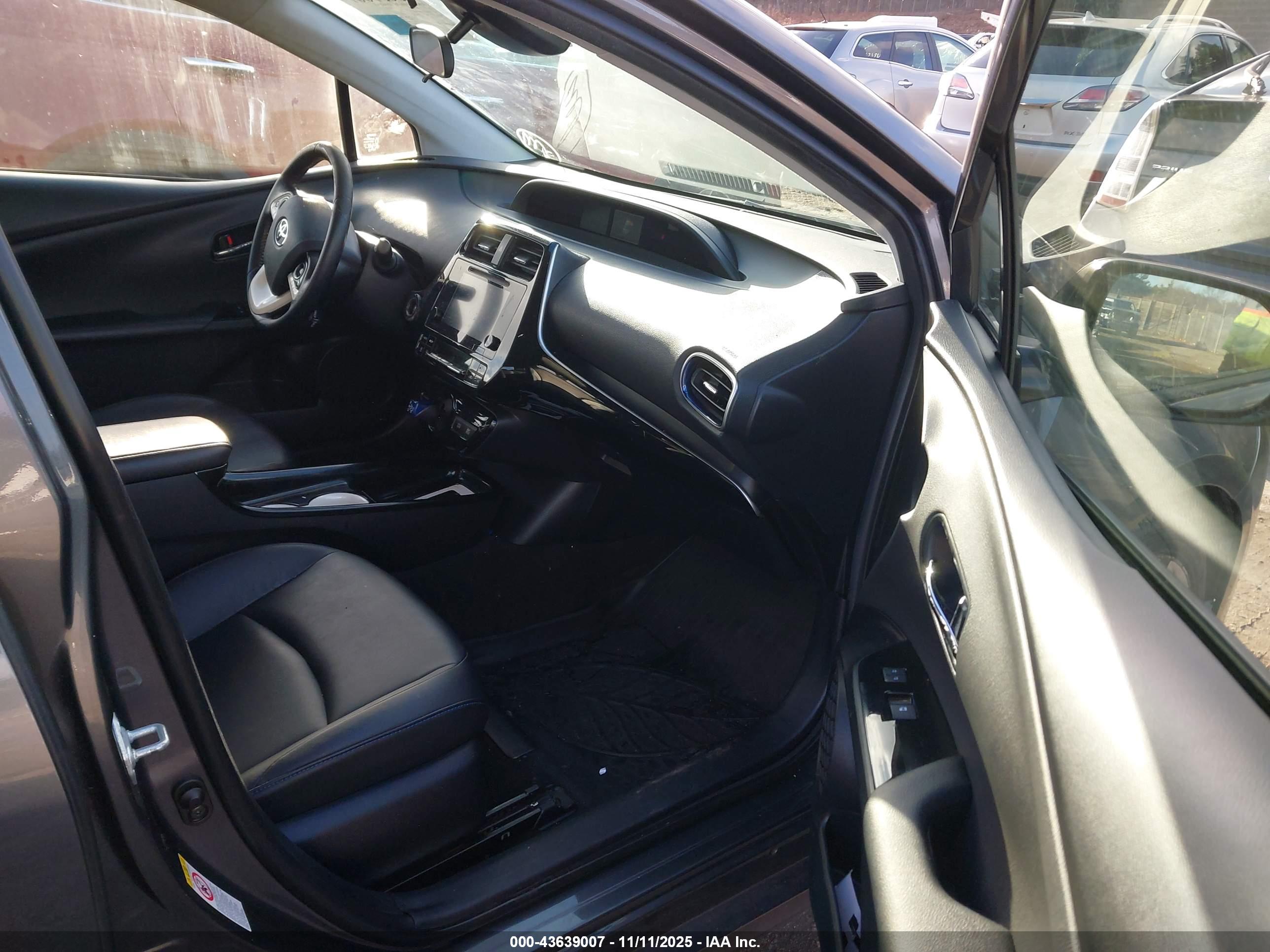 TOYOTA PRIUS image 5