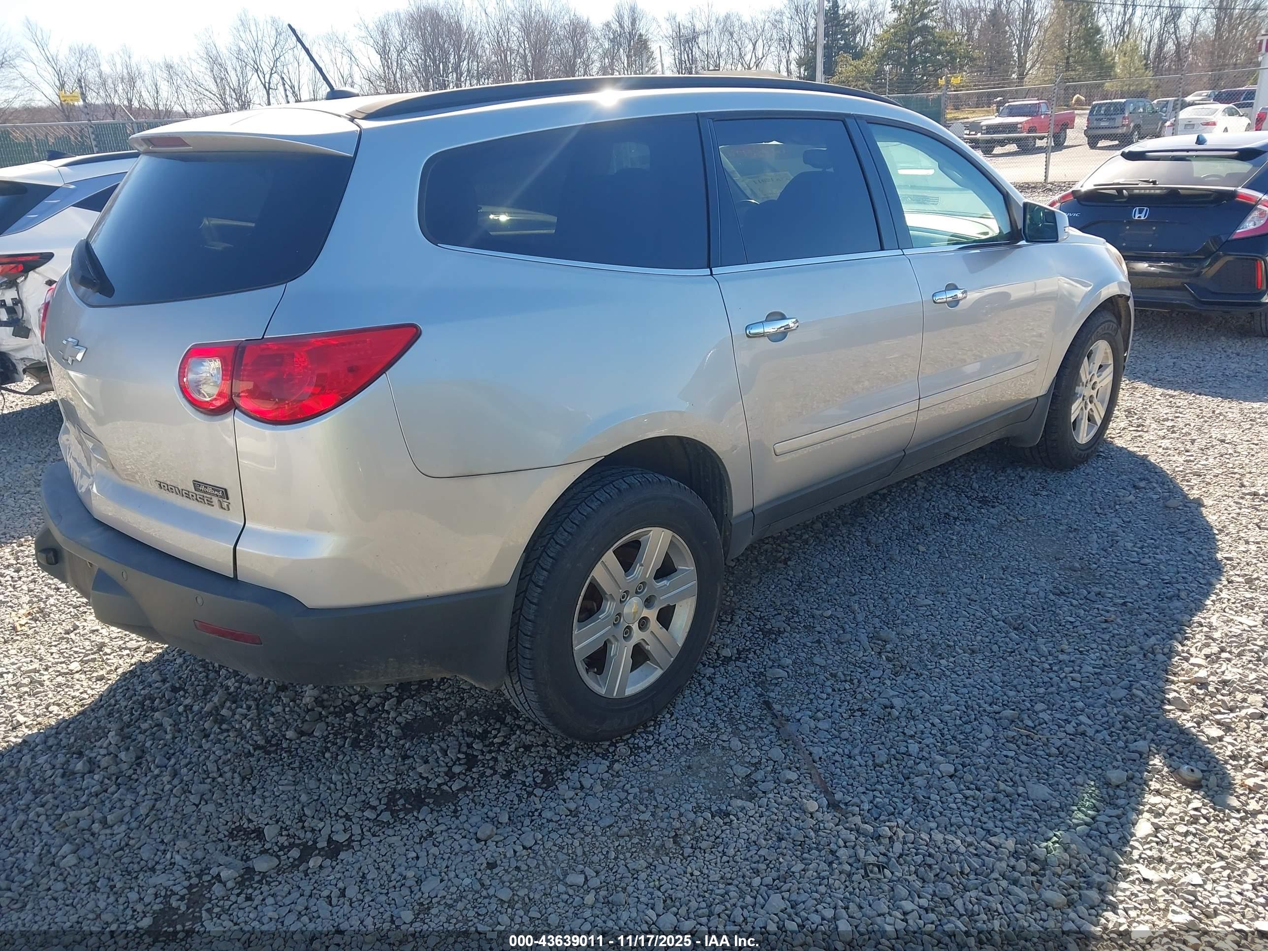 CHEVROLET TRAVERSE image 4