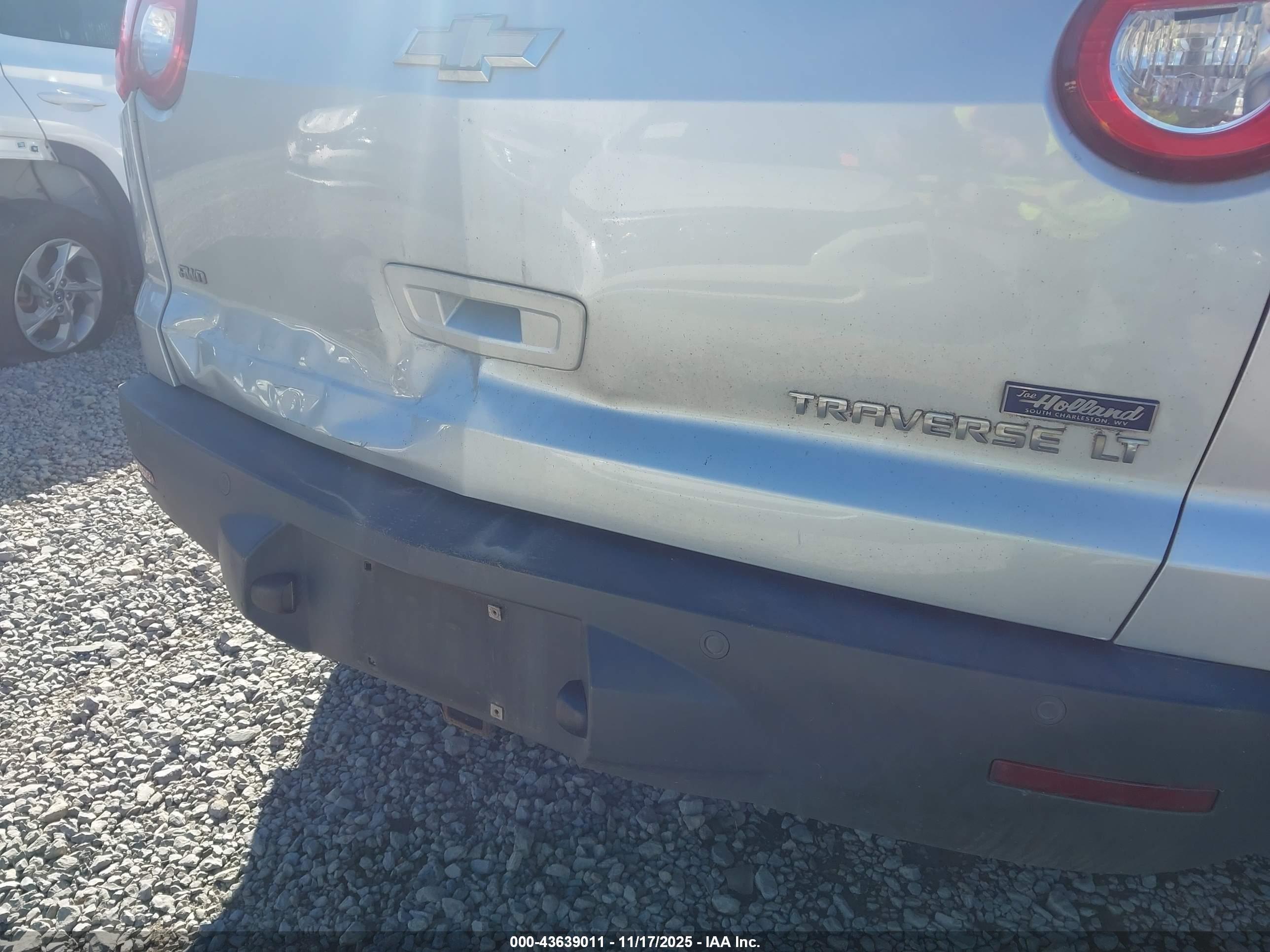 CHEVROLET TRAVERSE image 6
