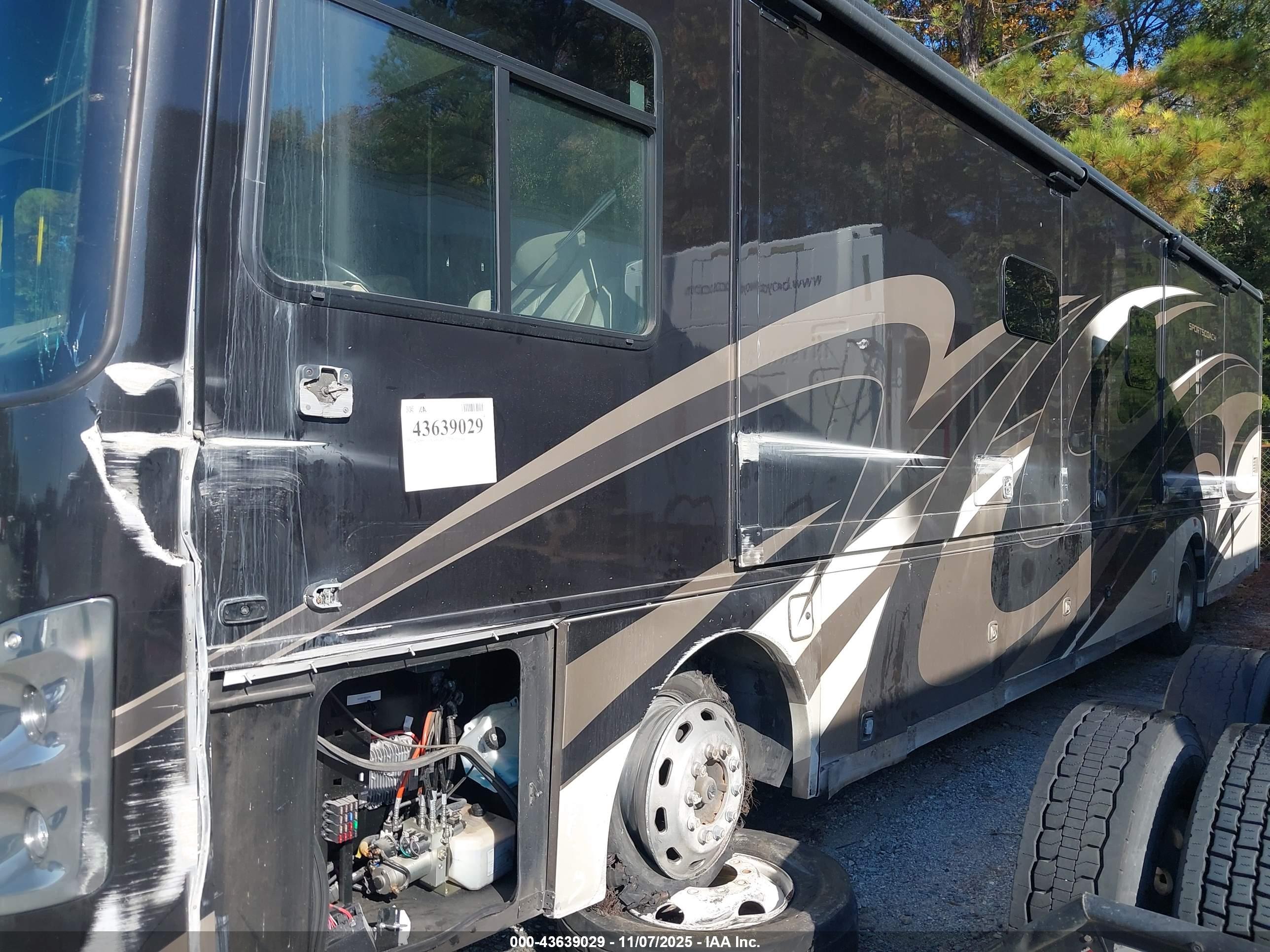 FREIGHTLINER CHASSIS image 6
