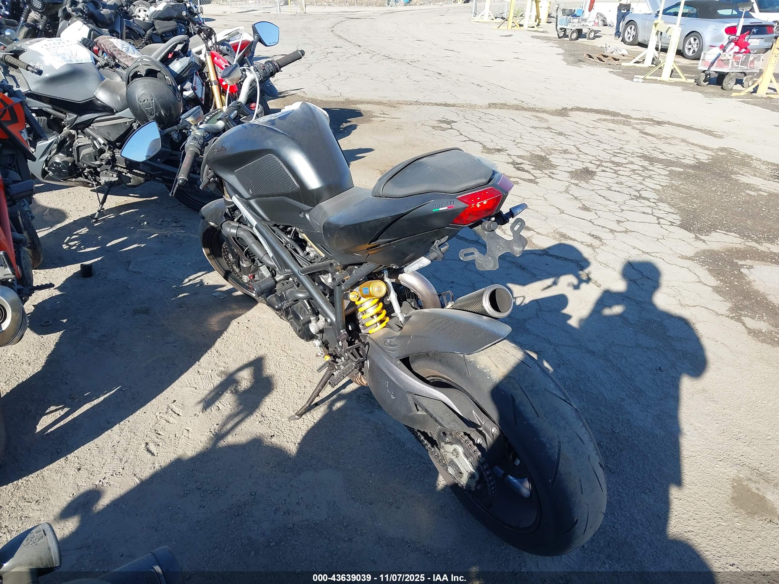 DUCATI STREETFIGHTER image 3