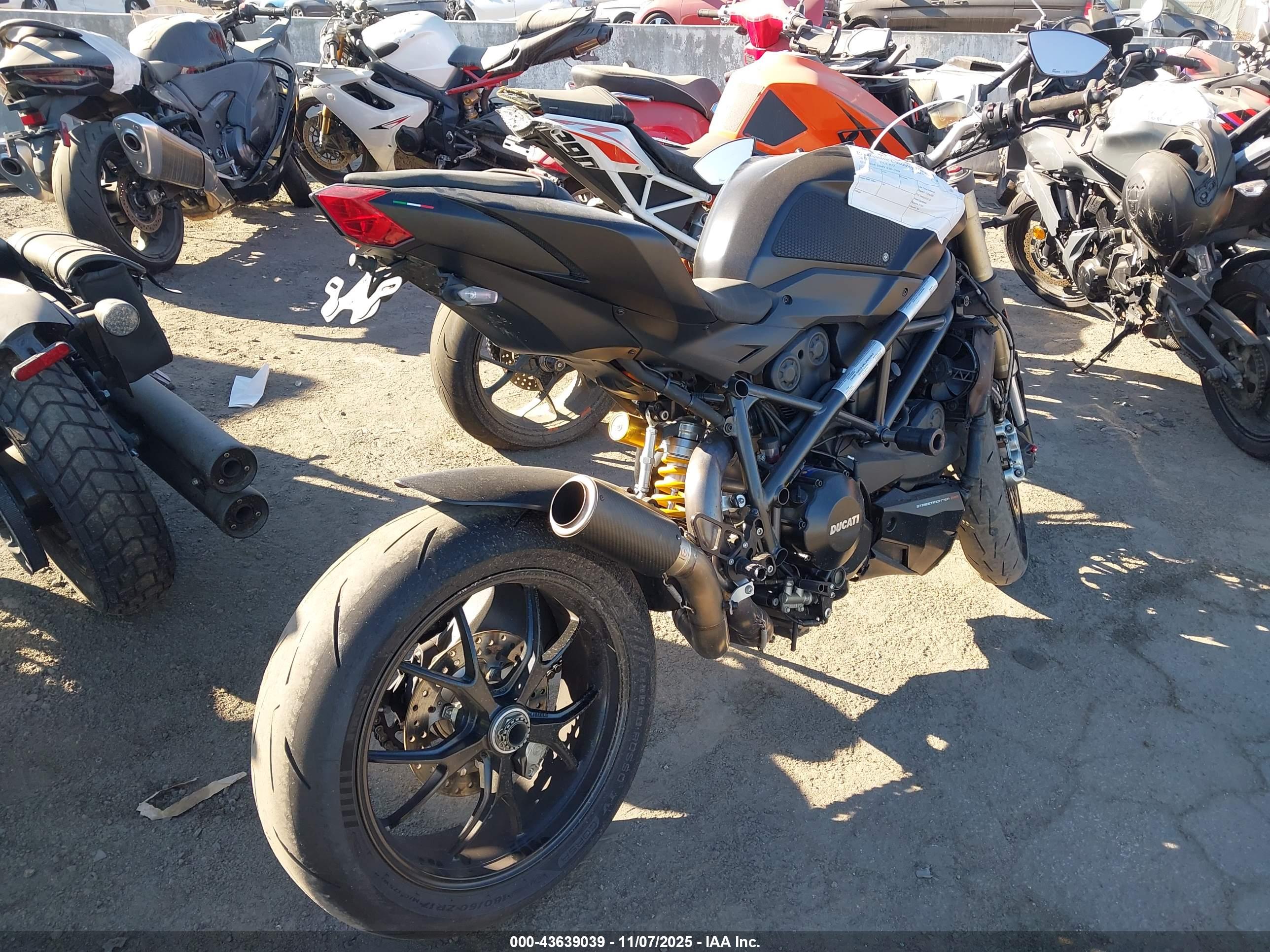 DUCATI STREETFIGHTER image 4